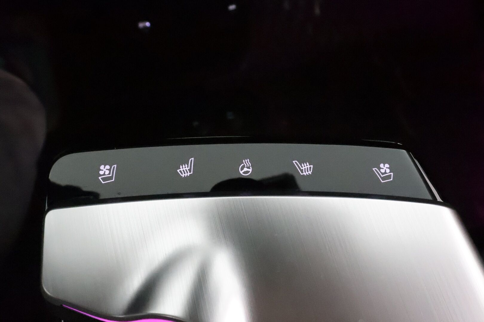 Kia EV6 2022 AWD 77 kWh 325 hv *ACC / 360° / Ilmastoidut nahat / Muistipenkki / Koukku / ILP / LED / Navi / KeylessGo* - Kahdet renkaat aluvanteilla / Merkkihuollettu
