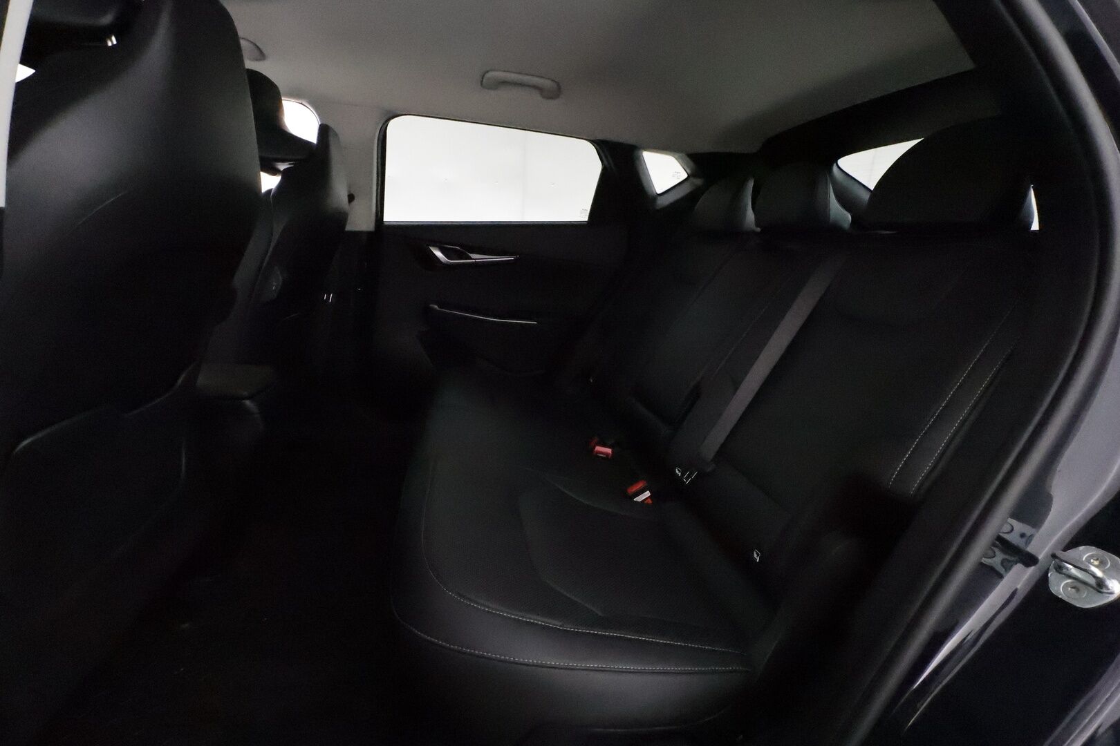 Kia EV6 2022 AWD 77 kWh 325 hv *ACC / 360° / Ilmastoidut nahat / Muistipenkki / Koukku / ILP / LED / Navi / KeylessGo* - Kahdet renkaat aluvanteilla / Merkkihuollettu