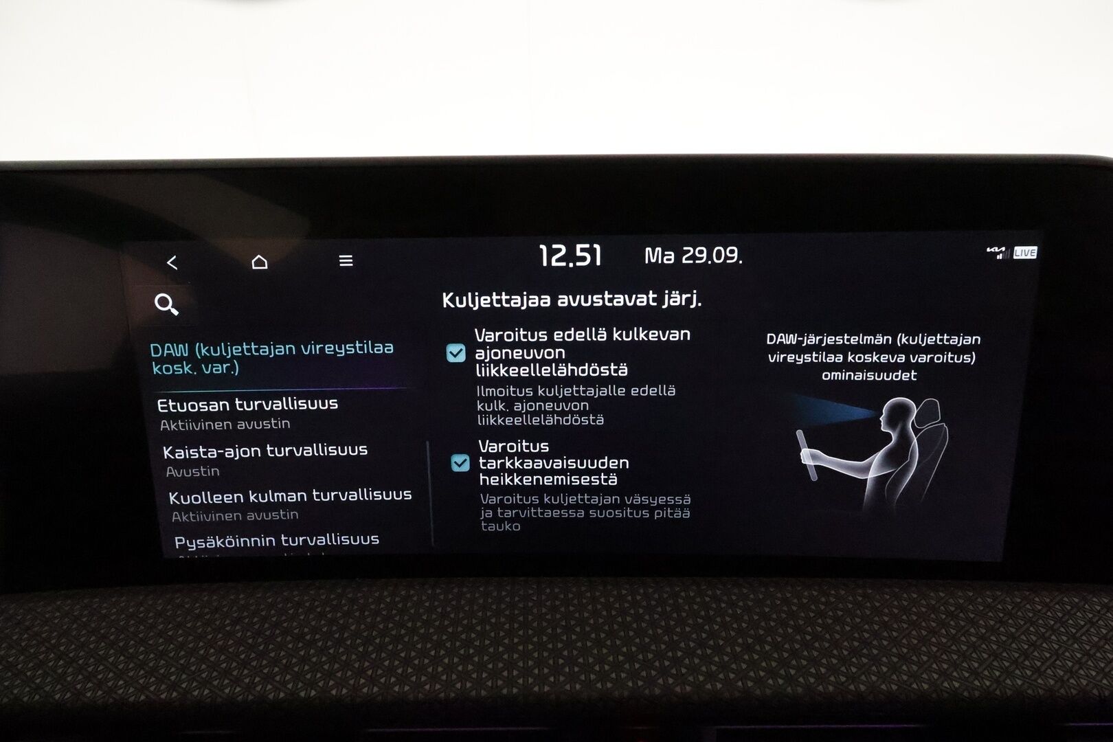 Kia EV6 2022 AWD 77 kWh 325 hv *ACC / 360° / Ilmastoidut nahat / Muistipenkki / Koukku / ILP / LED / Navi / KeylessGo* - Kahdet renkaat aluvanteilla / Merkkihuollettu