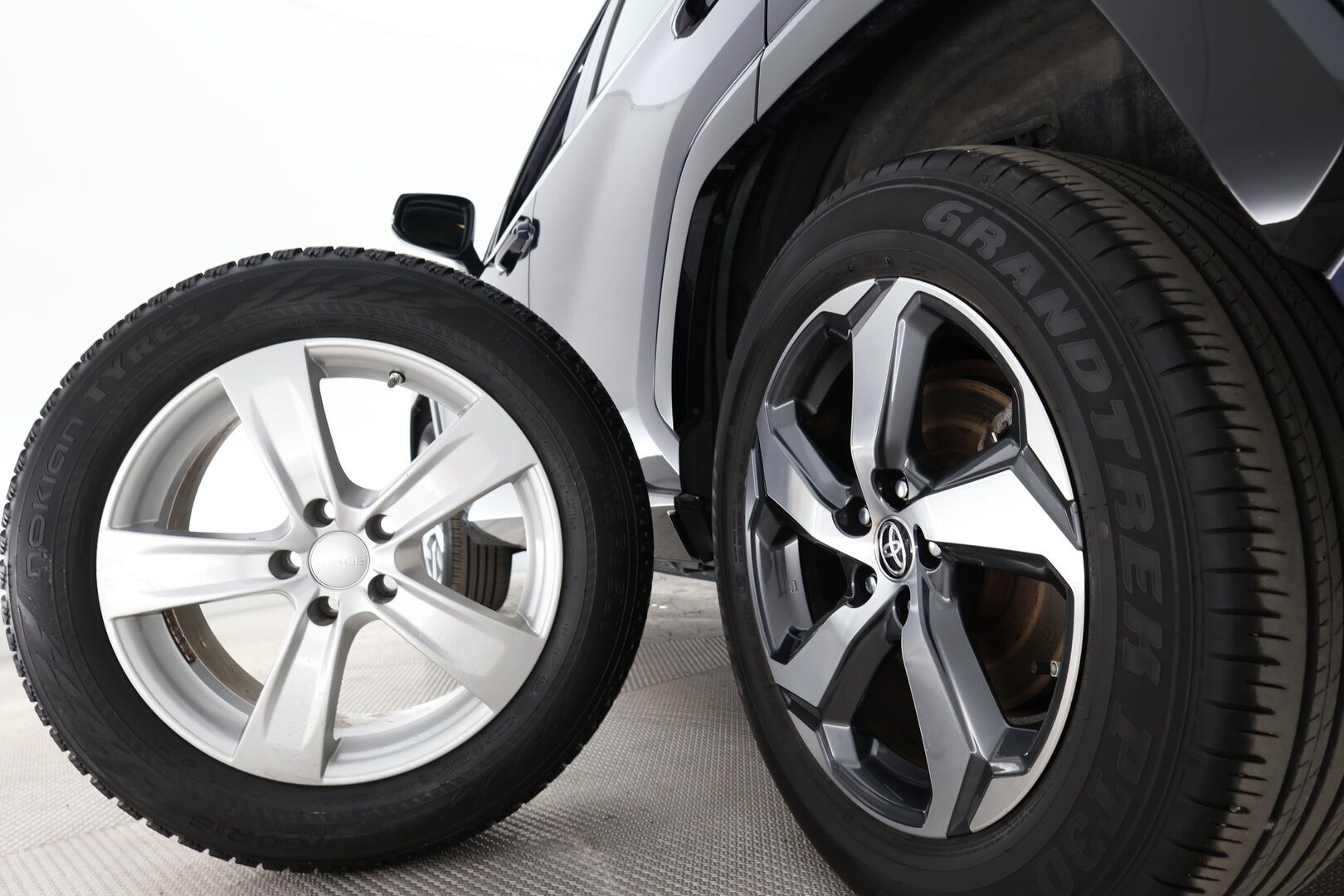 TOYOTA RAV4 PLUG-IN 2021 Hybrid 2,5 AWD-i Active *Adapt.Vakkari / Peruutuskamera / Lane Assist / JBL / KeylessGo / Sähköpenkki / Apple&Android* - *Juuri huollettu! / 2x renkaat&alumiini vanteet*