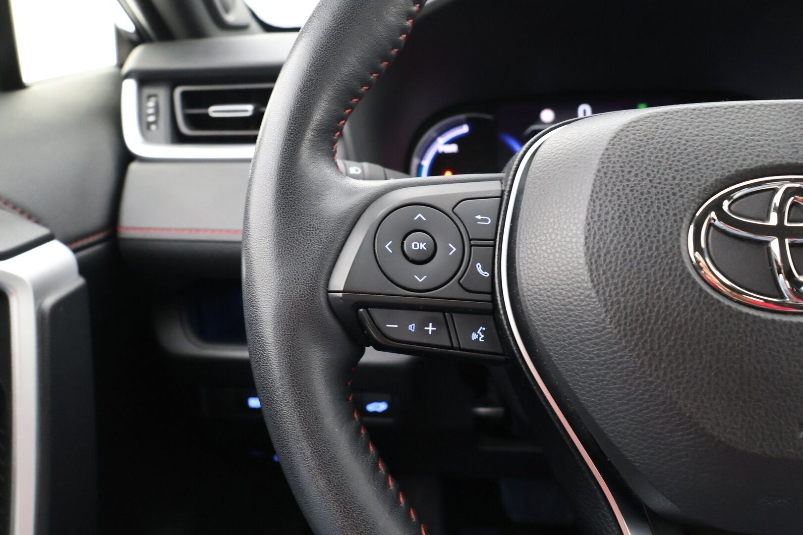 TOYOTA RAV4 PLUG-IN 2021 Hybrid 2,5 AWD-i Active *Adapt.Vakkari / Peruutuskamera / Lane Assist / JBL / KeylessGo / Sähköpenkki / Apple&Android* - *Juuri huollettu! / 2x renkaat&alumiini vanteet*