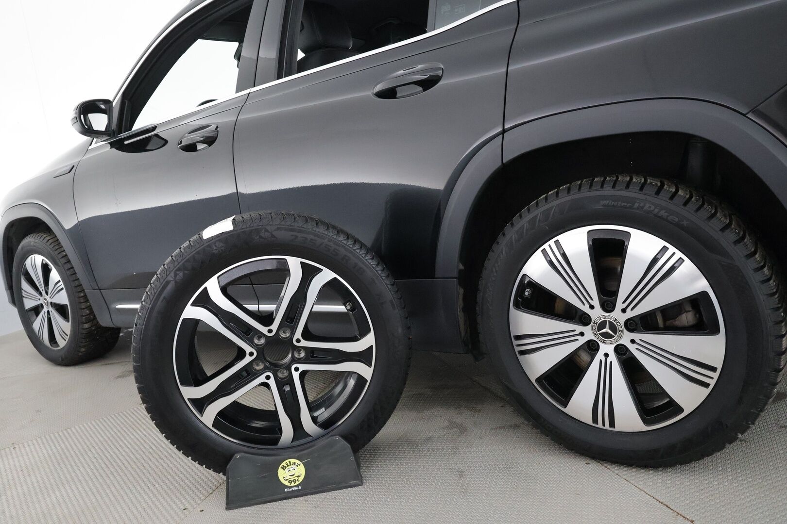 Mercedes-Benz EQB 2023 300 4MATIC Business 7-Paikkainen * DTR+Q / Peruutuskamera / Widescreen / Sporttipenkit / LED High Performance / Comand Navi - Harvinainen 7-Paikkainen / 2x Renkaat aluvantein!