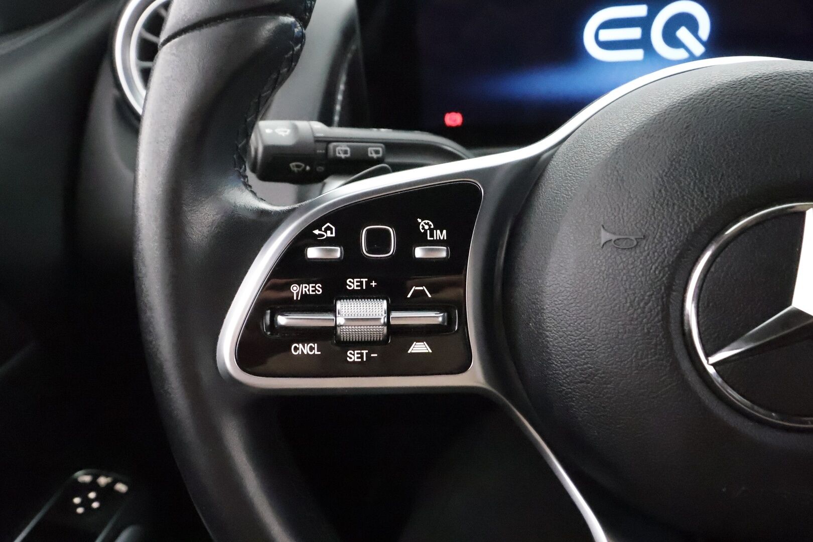 Mercedes-Benz EQB 2023 300 4MATIC Business 7-Paikkainen * DTR+Q / Peruutuskamera / Widescreen / Sporttipenkit / LED High Performance / Comand Navi - Harvinainen 7-Paikkainen / 2x Renkaat aluvantein! - HULLUT AVAJAISHULINAT KORKOTARJOUS 3,29 %