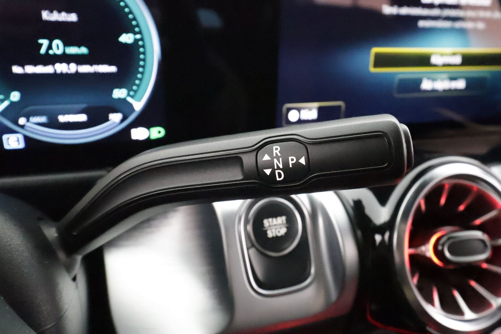 Mercedes-Benz EQB 2023 300 4MATIC Business 7-Paikkainen * DTR+Q / Peruutuskamera / Widescreen / Sporttipenkit / LED High Performance / Comand Navi - Harvinainen 7-Paikkainen / 2x Renkaat aluvantein!