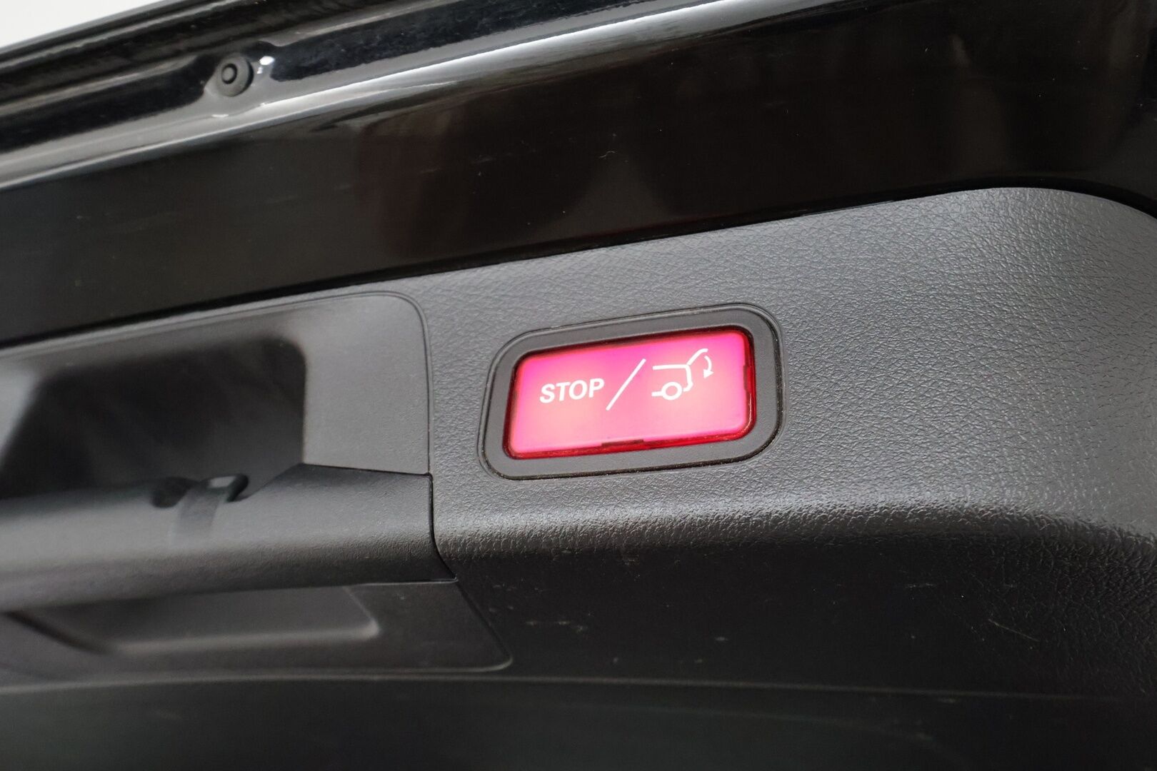 Mercedes-Benz EQB 2023 300 4MATIC Business 7-Paikkainen * DTR+Q / Peruutuskamera / Widescreen / Sporttipenkit / LED High Performance / Comand Navi - Harvinainen 7-Paikkainen / 2x Renkaat aluvantein!