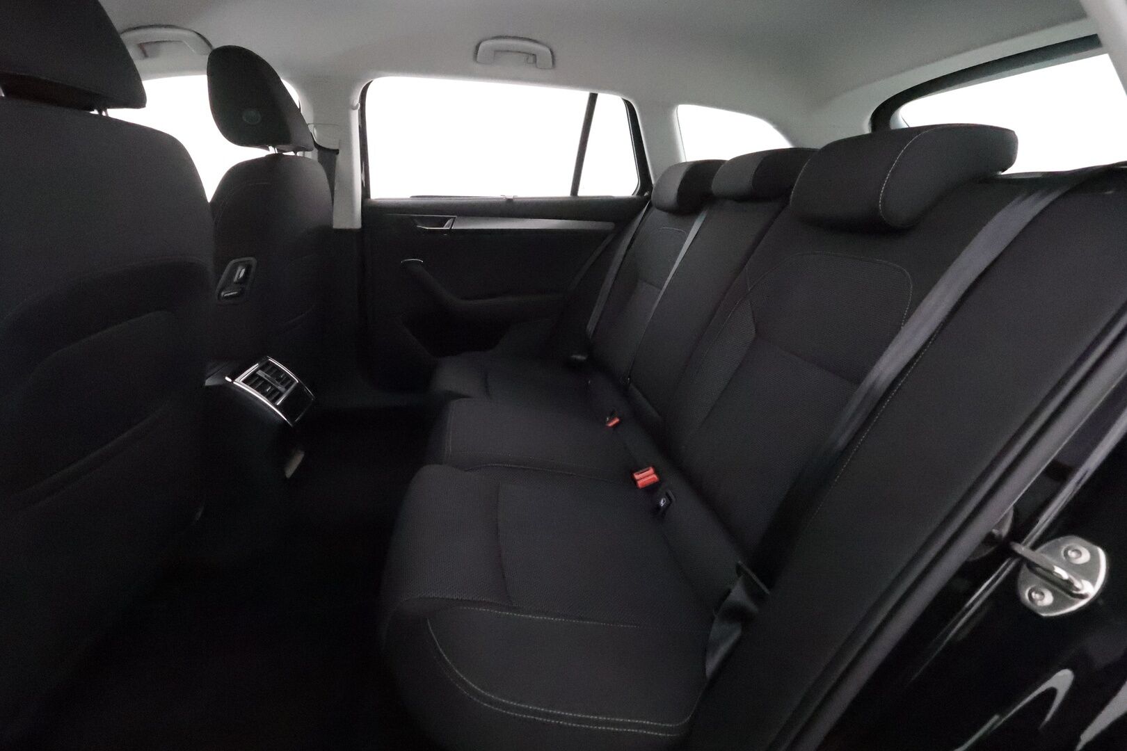 Skoda Superb 2021 Combi 1,4 TSI PHEV Style iV DSG *ACC / P.tutkat / Matrix LED / Koukku / Canton / Muistipenkki / Navi* - Akku kuntotarkastettu
