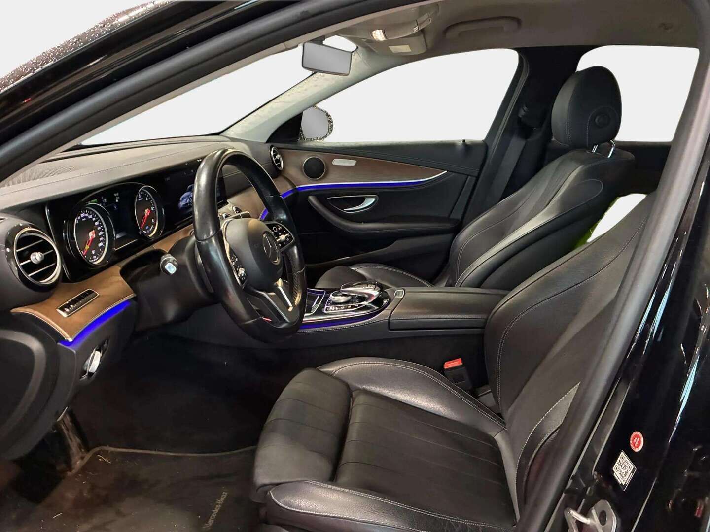 Mercedes-Benz E 2020 300 de T A Business Avantgarde EQ Power - Distronic + | 360-kamera | Vetokoukku | Puolinahkasisusta | Osittain sähkösäätöiset etuistuimet | LED | Kahdet renkaat | Katsastettu 10/2026 | Akku kuntotarkastettu
