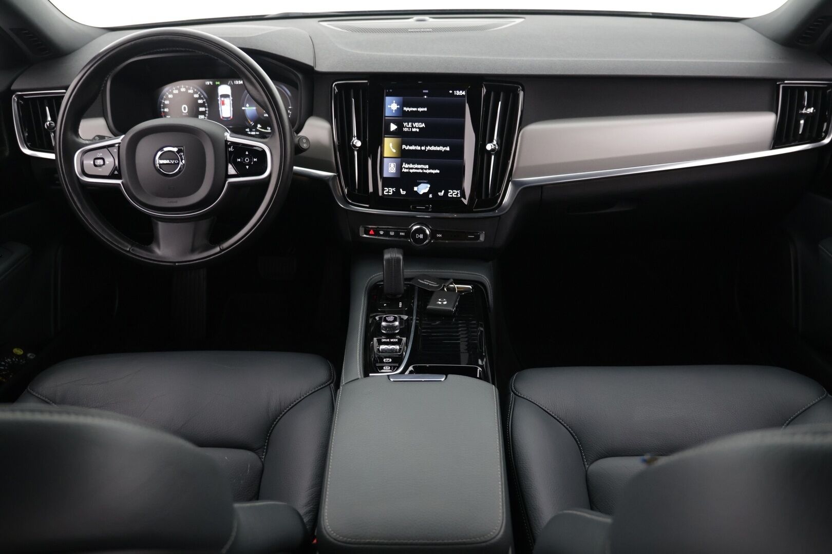 Volvo V90 2021 V90 T6 AWD Momentum Pro aut * Facelift / Webasto / VOC / H/K / Keyless / 360 / Nahat / Sähkökontti * - Merkkiliikkeen huoltokirja / Jakopää vaihdettu juuri