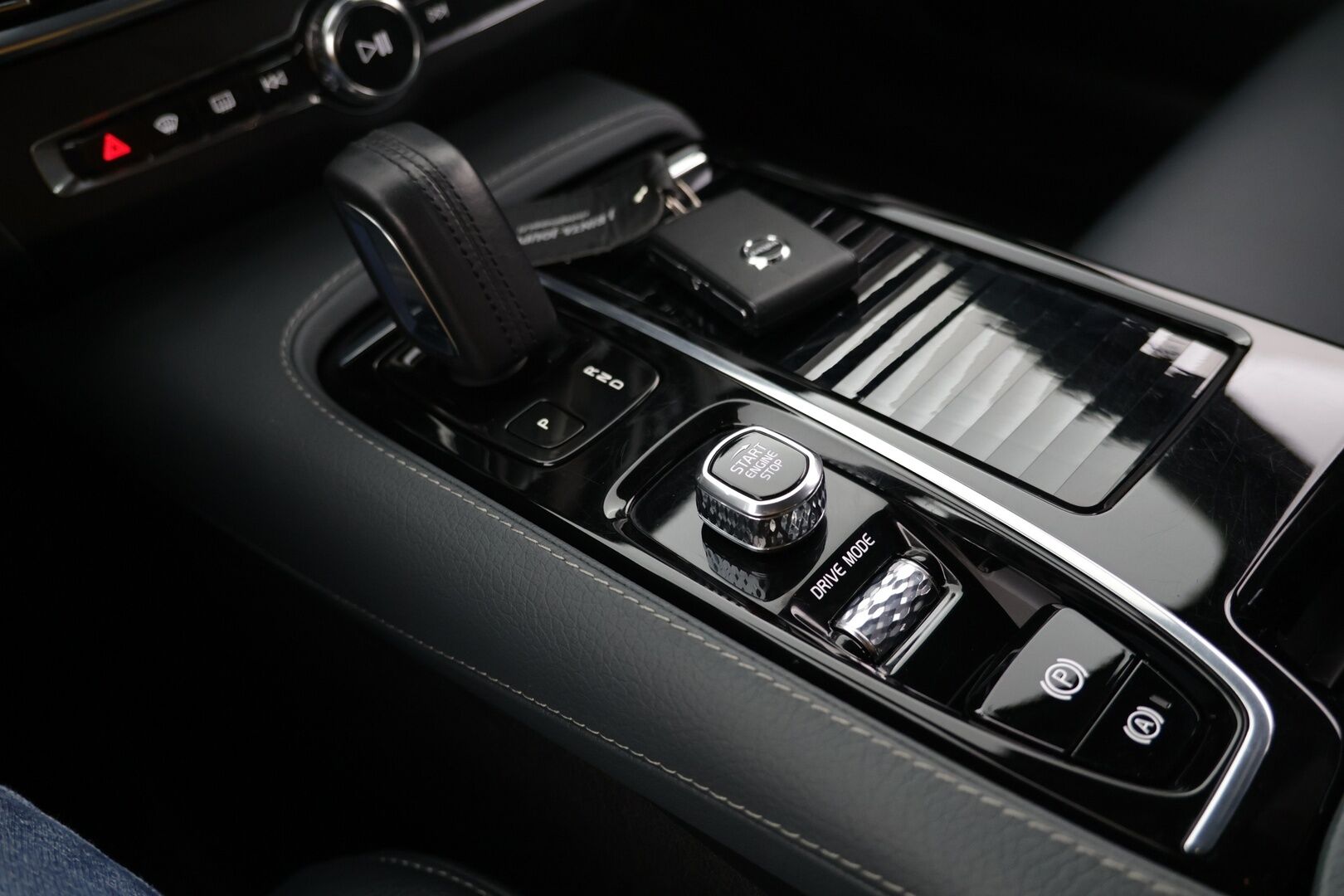 Volvo V90 2021 V90 T6 AWD Momentum Pro aut ** Webasto / VOC / H/K / Keyless / 360 / Nahat / Sähk. kontti - Merkkiliikkeen huoltokirja / Jakopää vaihdettu juuri