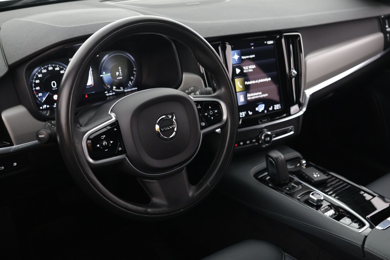 Volvo V90 2021 V90 T6 AWD Momentum Pro aut * Facelift / Webasto / VOC / H/K / Keyless / 360 / Nahat / Sähkökontti * - Merkkiliikkeen huoltokirja / Jakopää vaihdettu juuri