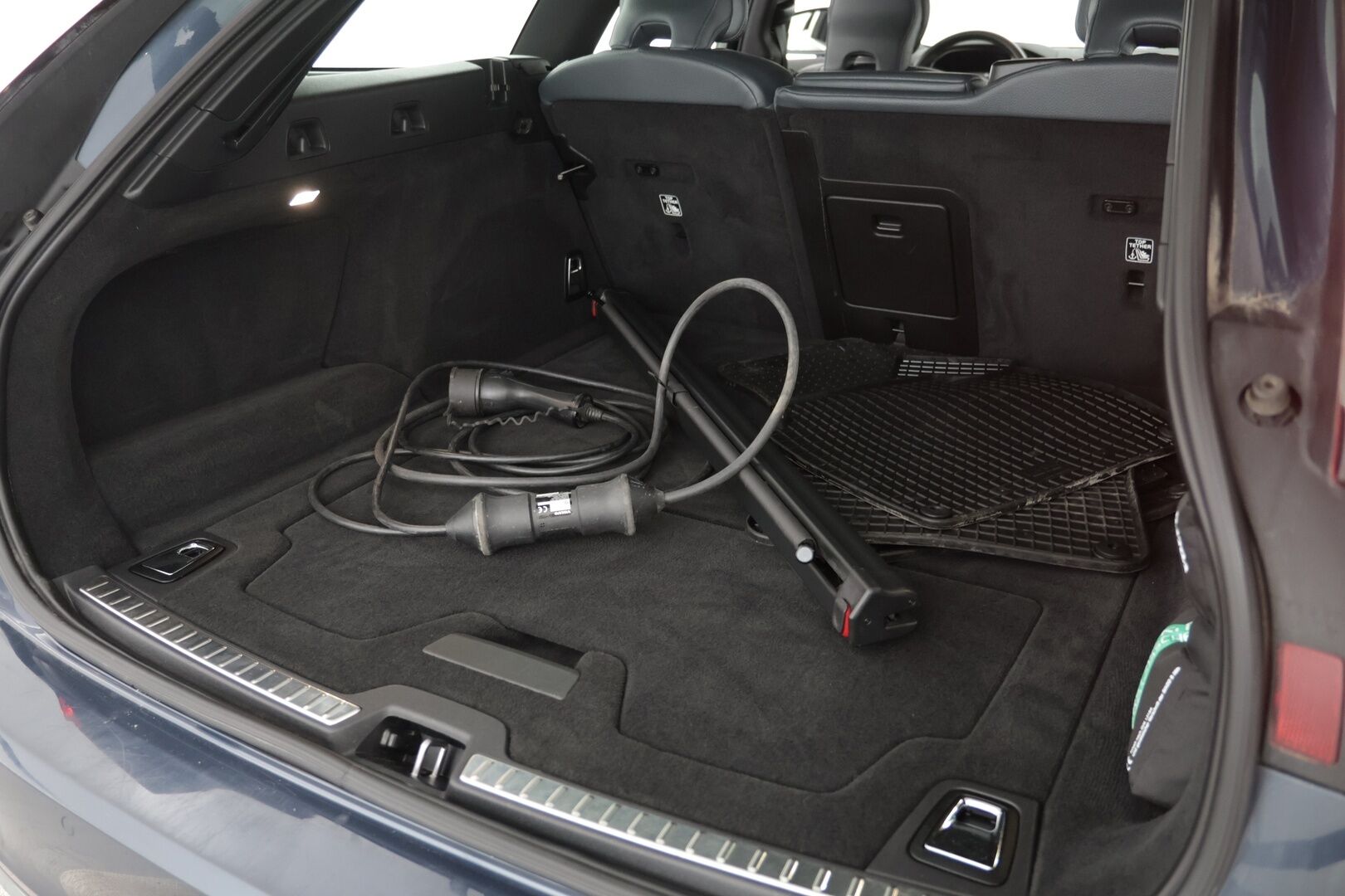 Volvo V90 2021 V90 T6 AWD Momentum Pro aut * Facelift / Webasto / VOC / H/K / Keyless / 360 / Nahat / Sähkökontti * - Merkkiliikkeen huoltokirja / Jakopää vaihdettu juuri