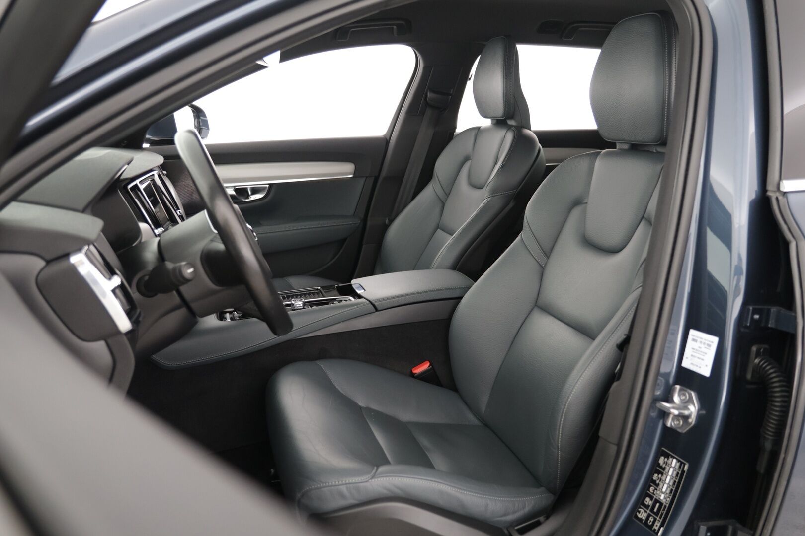 Volvo V90 2021 V90 T6 AWD Momentum Pro aut ** Webasto / VOC / H/K / Keyless / 360 / Nahat / Sähk. kontti - Merkkiliikkeen huoltokirja / Jakopää vaihdettu juuri