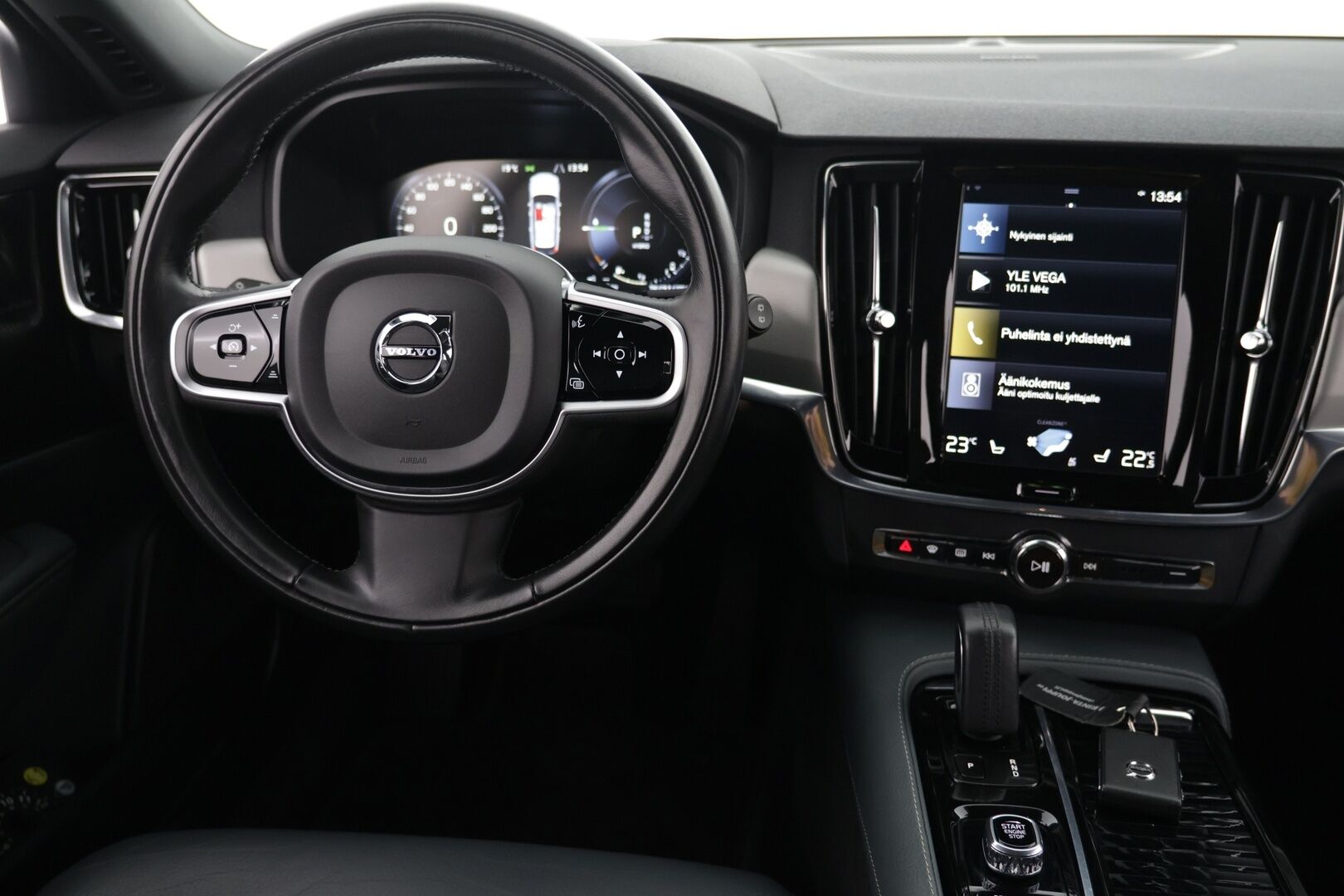 Volvo V90 2021 V90 T6 AWD Momentum Pro aut * Facelift / Webasto / VOC / H/K / Keyless / 360 / Nahat / Sähkökontti * - Merkkiliikkeen huoltokirja / Jakopää vaihdettu juuri