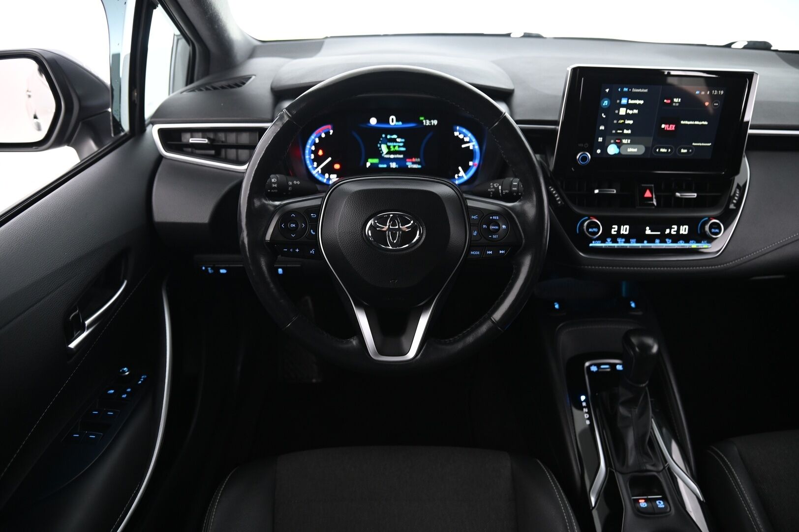 Toyota Corolla 2022 Hybrid Style *ACC / P-kamera / Kaistavahti / Ratinlämmitin* - *Juuri saapunut / Säännöllinen huoltohistoria*