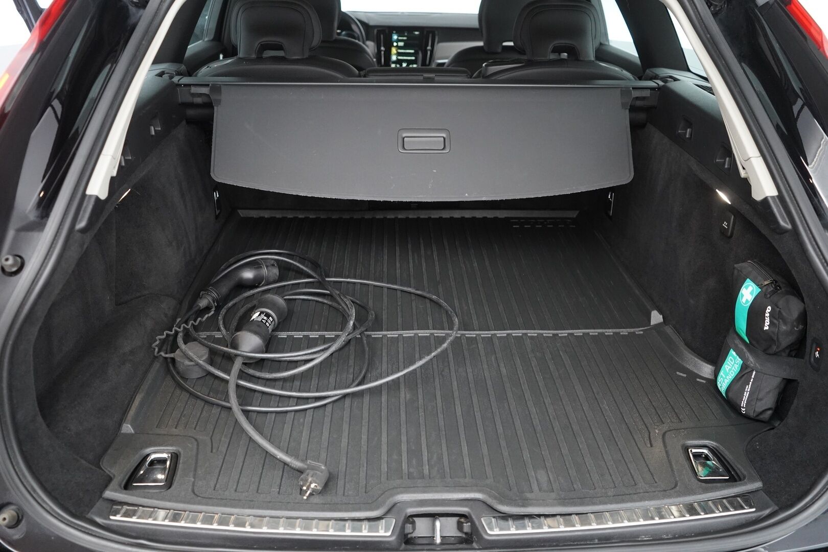 Volvo V90 2021 T6 TwE AWD Inscription Expression aut * H&K / ACC / VOC / BLIS / Keyless * - Kahdet renkaat alumiinivantein / Viimeisin huolto 145tkm