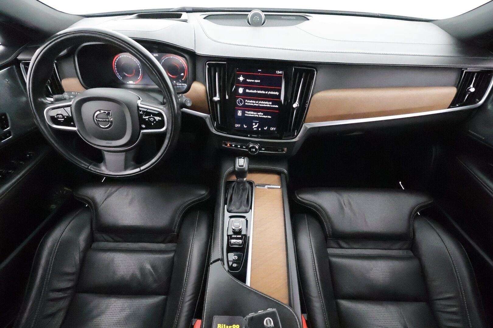 Volvo V90 2017 D5 Inscription Polestar engineered **Panorama / HUD / 360° Kamera / Adapt.Vakkari / Ilmastoidut Sporttinahat Muistilla** - 3,99 % KORKOTARJOUS TÄHÄN AUTOON - Bowers&Wilkins / Webasto / Koukku / Full-LED / Navi / Kaistavahti / 2x Renkaat