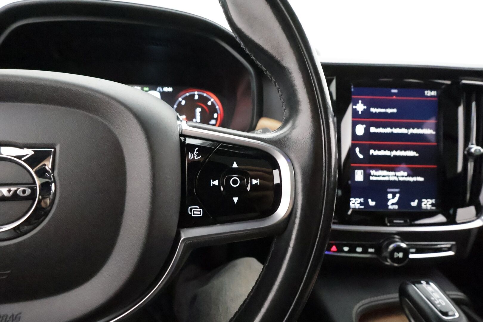 Volvo V90 2017 D5 Inscription Polestar engineered **Panorama / HUD / 360° Kamera / Adapt.Vakkari / Ilmastoidut Sporttinahat Muistilla** - 3,99 % KORKOTARJOUS TÄHÄN AUTOON - Bowers&Wilkins / Webasto / Koukku / Full-LED / Navi / Kaistavahti / 2x Renkaat