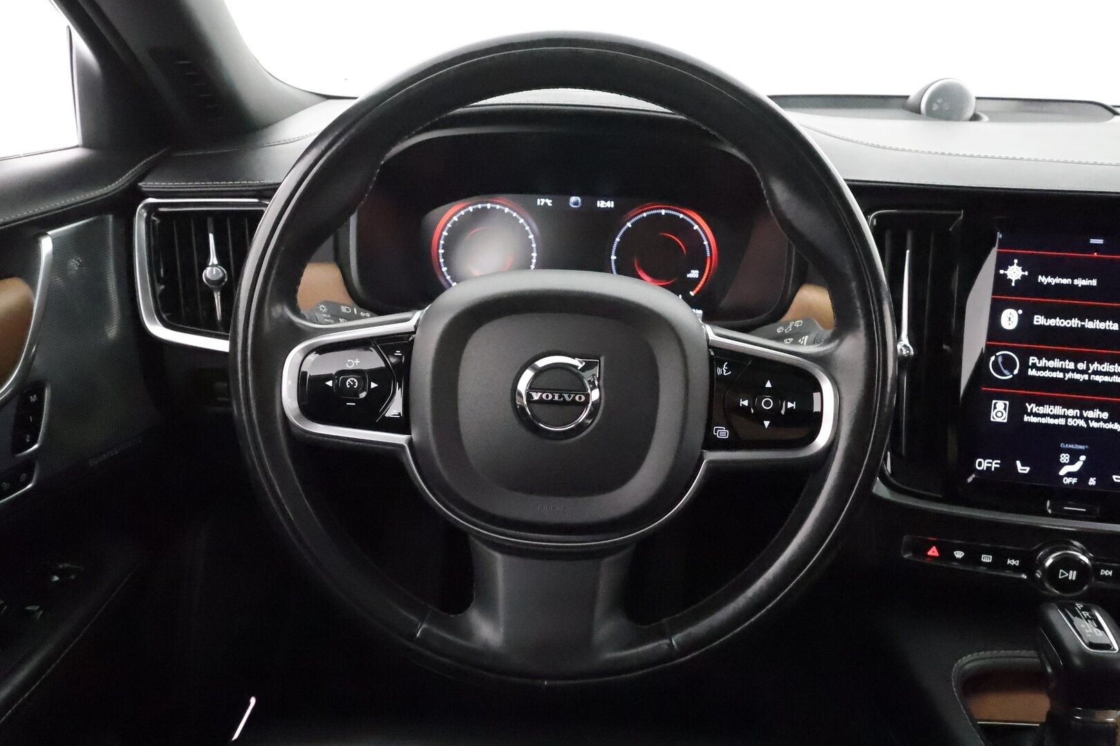 Volvo V90 2017 D5 Inscription Polestar engineered **Panorama / HUD / 360° Kamera / Adapt.Vakkari / Ilmastoidut Sporttinahat Muistilla** - 3,99 % KORKOTARJOUS TÄHÄN AUTOON - Bowers&Wilkins / Webasto / Koukku / Full-LED / Navi / Kaistavahti / 2x Renkaat