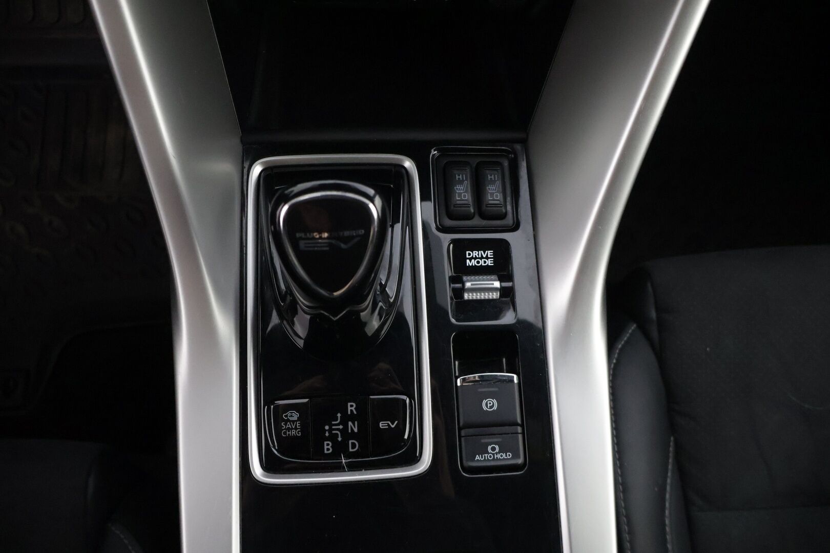 Mitsubishi Eclipse Cross 2021 2.4 PHEV Intense 4WD * Vakionopeudensäädin / P-Kamera / Apple&Android / Lane Assist * - 2x Renkaat ja vanteet 