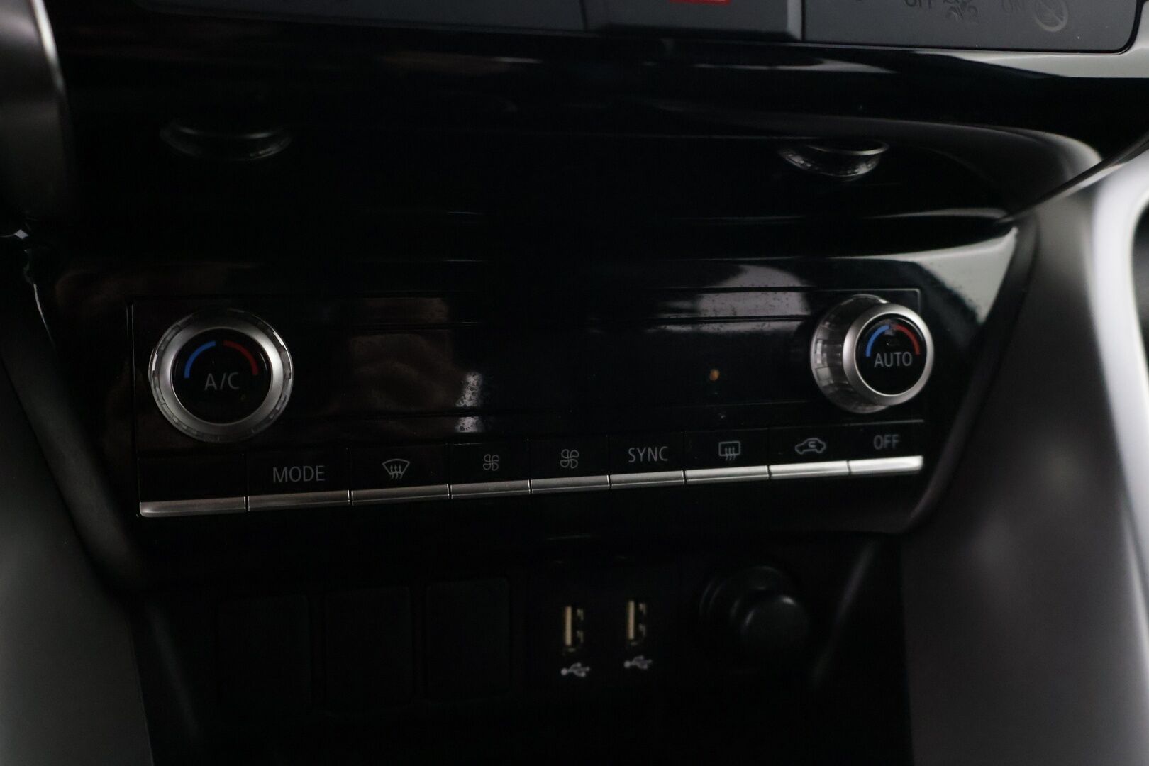 Mitsubishi Eclipse Cross 2021 2.4 PHEV Intense 4WD * Vakionopeudensäädin / P-Kamera / Apple&Android / Lane Assist * - 2x Renkaat ja vanteet 