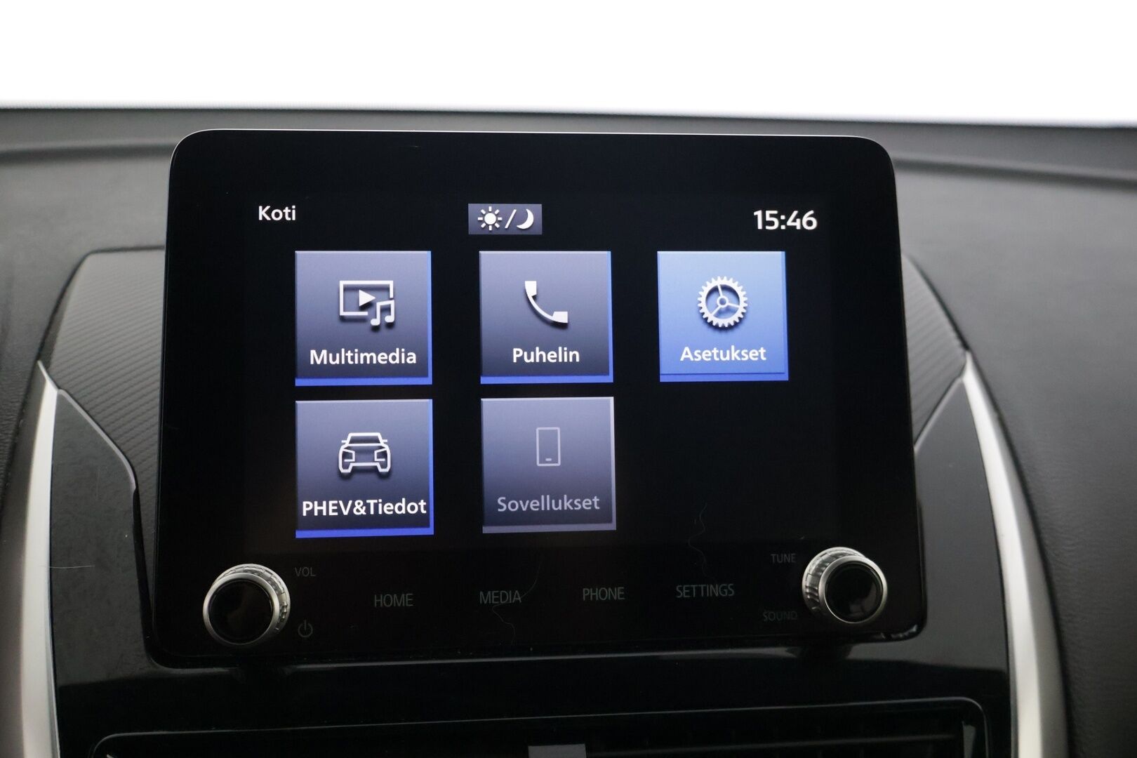 Mitsubishi Eclipse Cross 2021 2.4 PHEV Intense 4WD * Vakionopeudensäädin / P-Kamera / Apple&Android / Lane Assist * - 2x Renkaat ja vanteet 