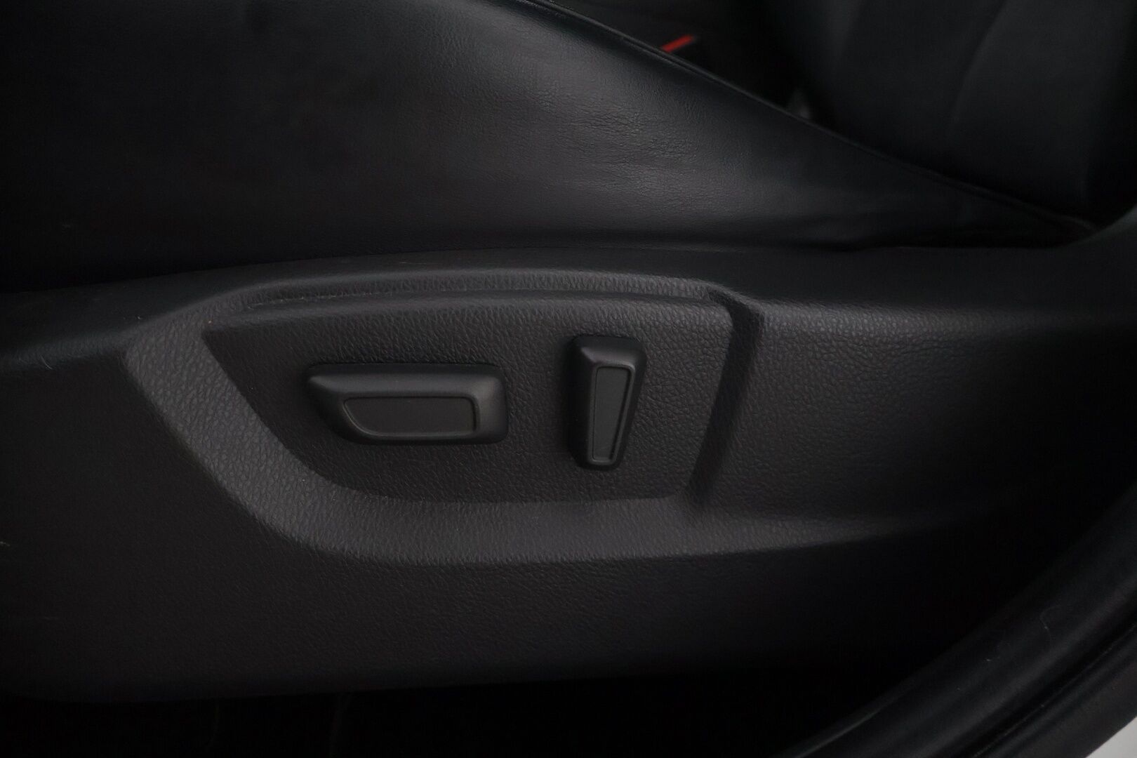 Mitsubishi Eclipse Cross 2021 2.4 PHEV Intense 4WD * Vakionopeudensäädin / P-Kamera / Apple&Android / Lane Assist * - 2x Renkaat ja vanteet 