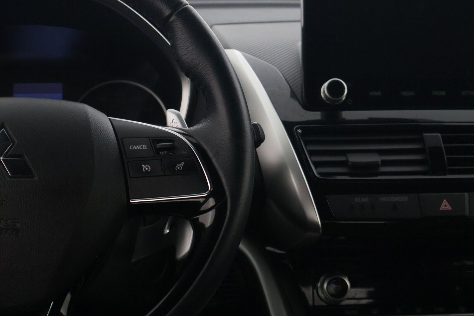 Mitsubishi Eclipse Cross 2021 2.4 PHEV Intense 4WD * Vakionopeudensäädin / P-Kamera / Apple&Android / Lane Assist * - 2x Renkaat ja vanteet 