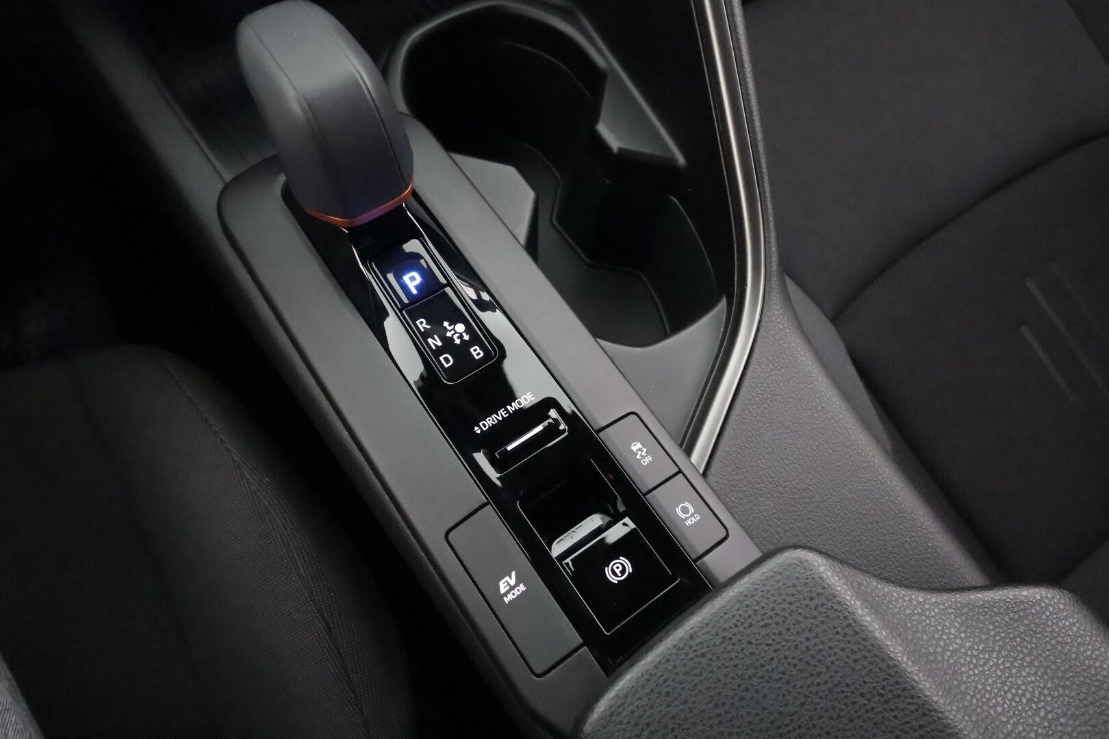 Toyota C-HR 2025 2,0 Hybrid AWD-i Edition * ACC / P.kamera / LED / Navi / Keyless / Sähköluukku / BLIS / Ratinlämmitin * - Suomi-auto / Kahdet renkaat aluvanteilla / Merkkihuollettu - HULLUT AVAJAISHULINAT KORKOTARJOUS 3,29 %