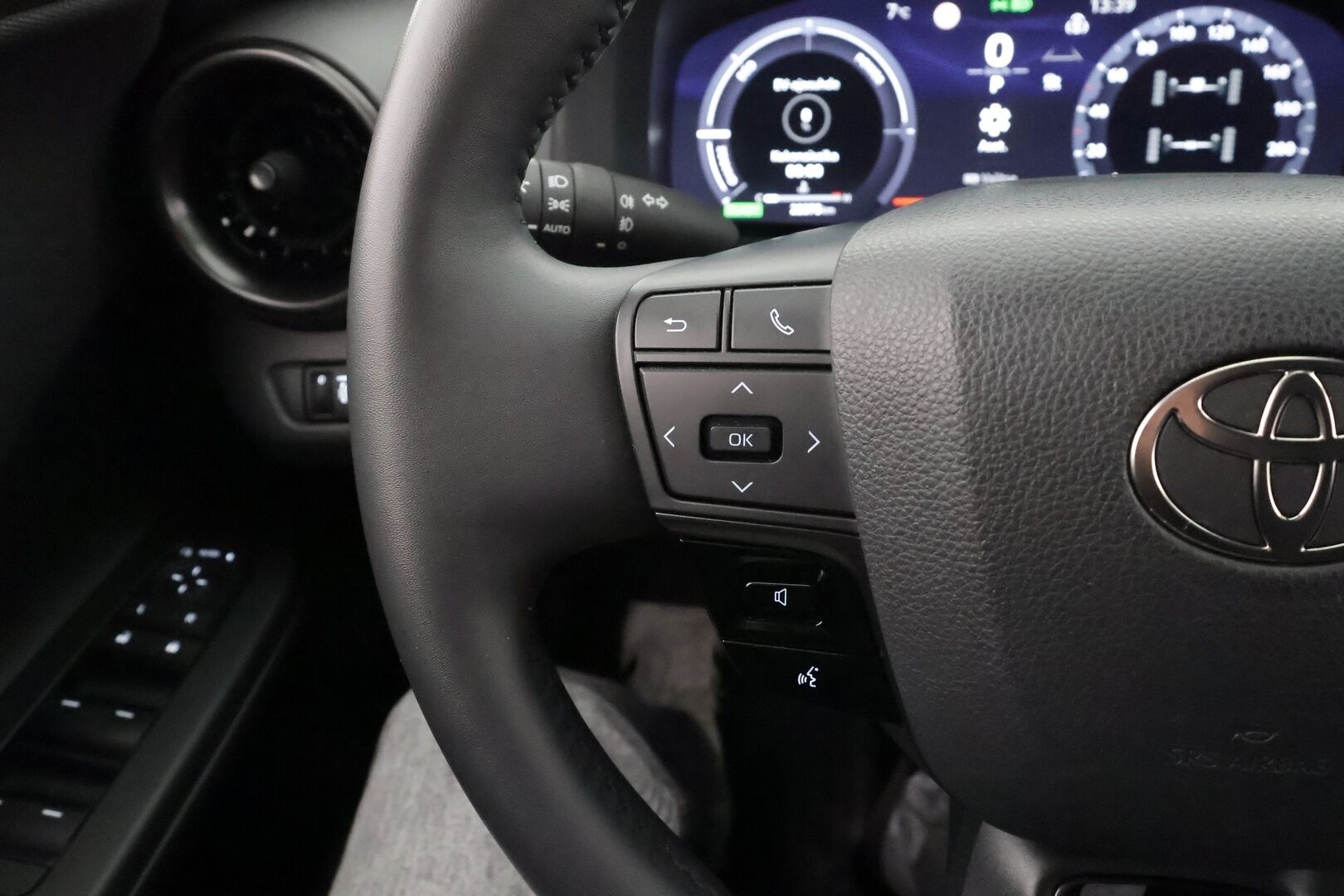 Toyota C-HR 2025 2,0 Hybrid AWD-i Edition * ACC / P.kamera / LED / Navi / Keyless / Sähköluukku / BLIS / Ratinlämmitin * - Suomi-auto / Kahdet renkaat aluvanteilla / Merkkihuollettu - HULLUT AVAJAISHULINAT KORKOTARJOUS 3,29 %