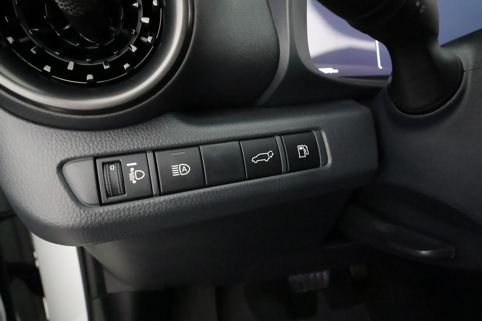 Toyota C-HR 2025 2,0 Hybrid AWD-i Edition - | ACC | P.kamera | LED | Navi | Keyless | Sähköluukku | BLIS | Ratinlämmitin | Suomi-auto | Kahdet renkaat aluvanteilla | Merkkihuollettu |