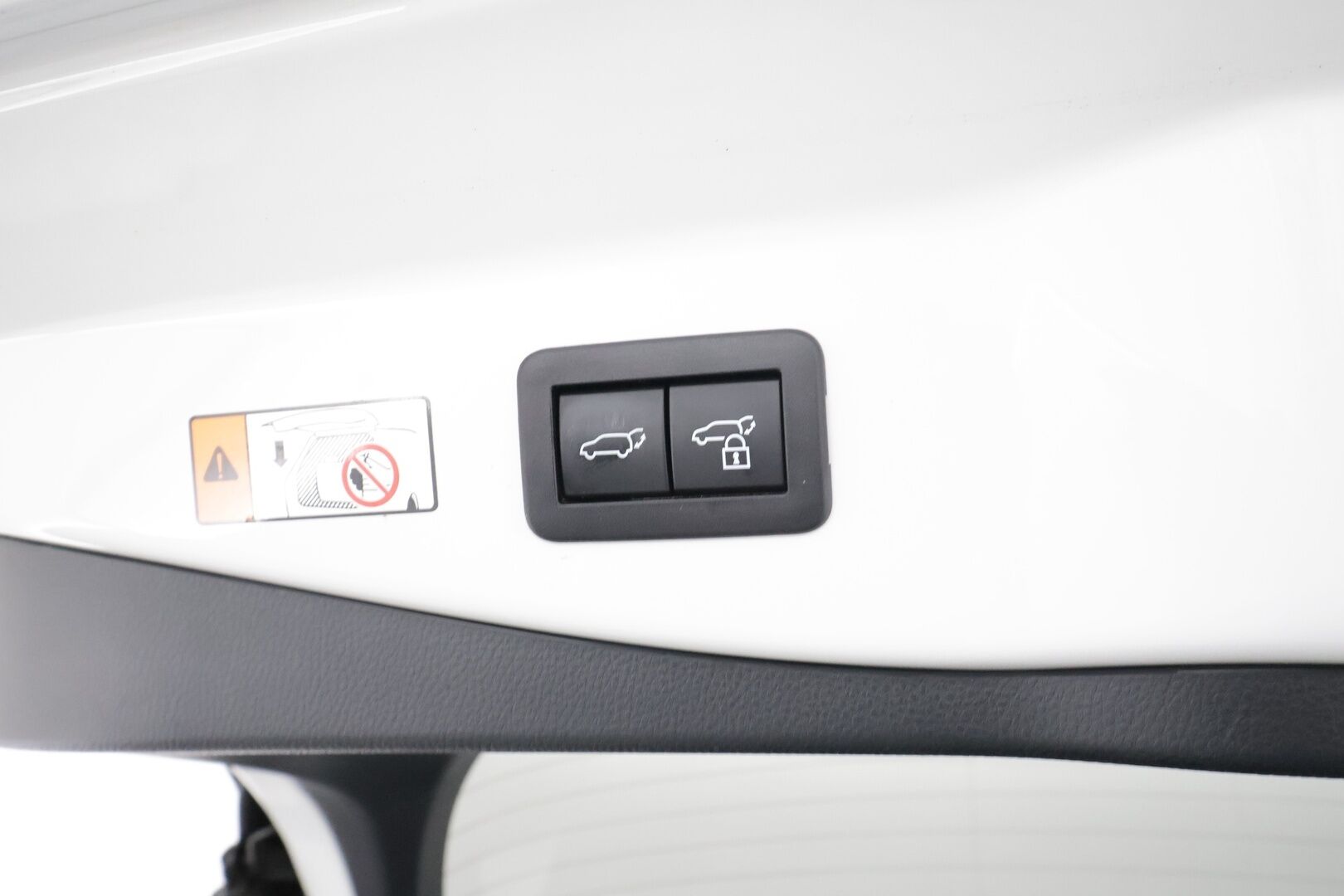 Toyota C-HR 2025 2,0 Hybrid AWD-i Edition * ACC / P.kamera / LED / Navi / Keyless / Sähköluukku / Facelift / Ratinlämmitin * - Suomi-auto / Kahdet renkaat aluvanteilla / Merkkihuollettu