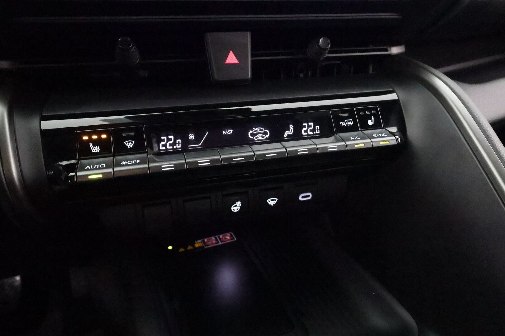 Toyota C-HR 2025 2,0 Hybrid AWD-i Edition * ACC / P.kamera / LED / Navi / Keyless / Sähköluukku / Facelift / Ratinlämmitin * - Suomi-auto / Kahdet renkaat aluvanteilla / Merkkihuollettu