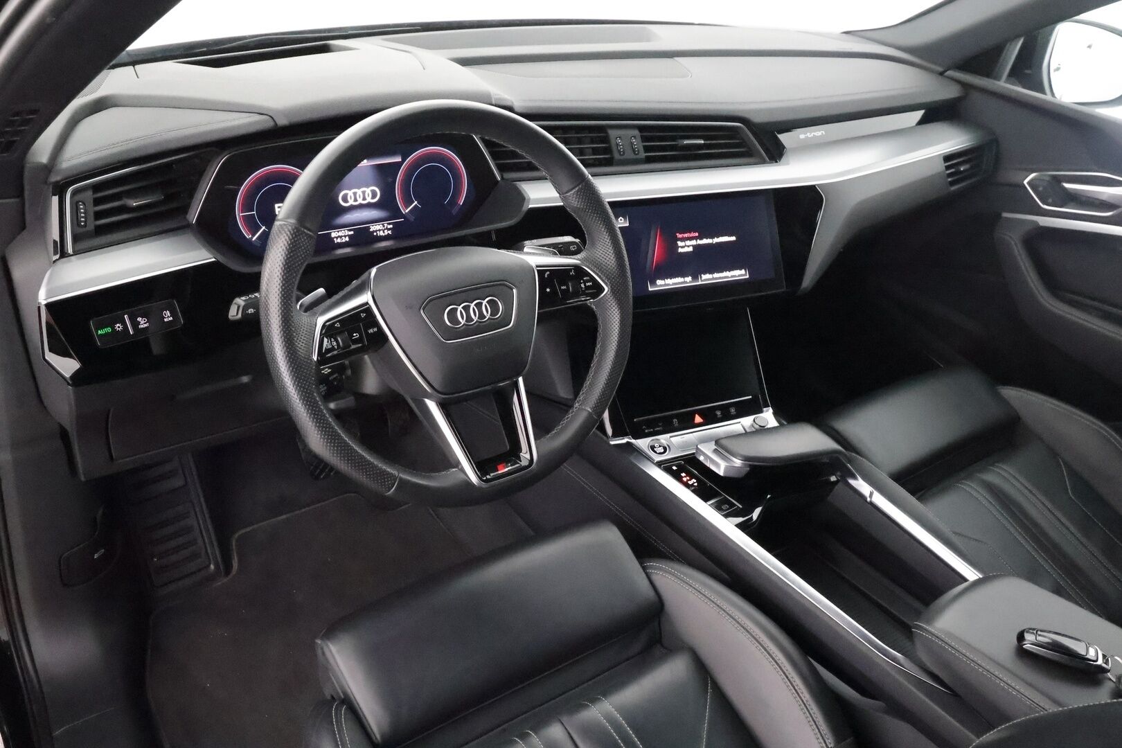Audi e-tron 2022 Edition S line 55 quattro - | ACC | Lisälämmitin | Koukku | Matrix-LED | HUD | Muistipenkki | P.Kamera | Sporttinahat | Ilma-alusta | B&O | Apple&Android | Merkkihuollettu | Kahdet Renkaat |