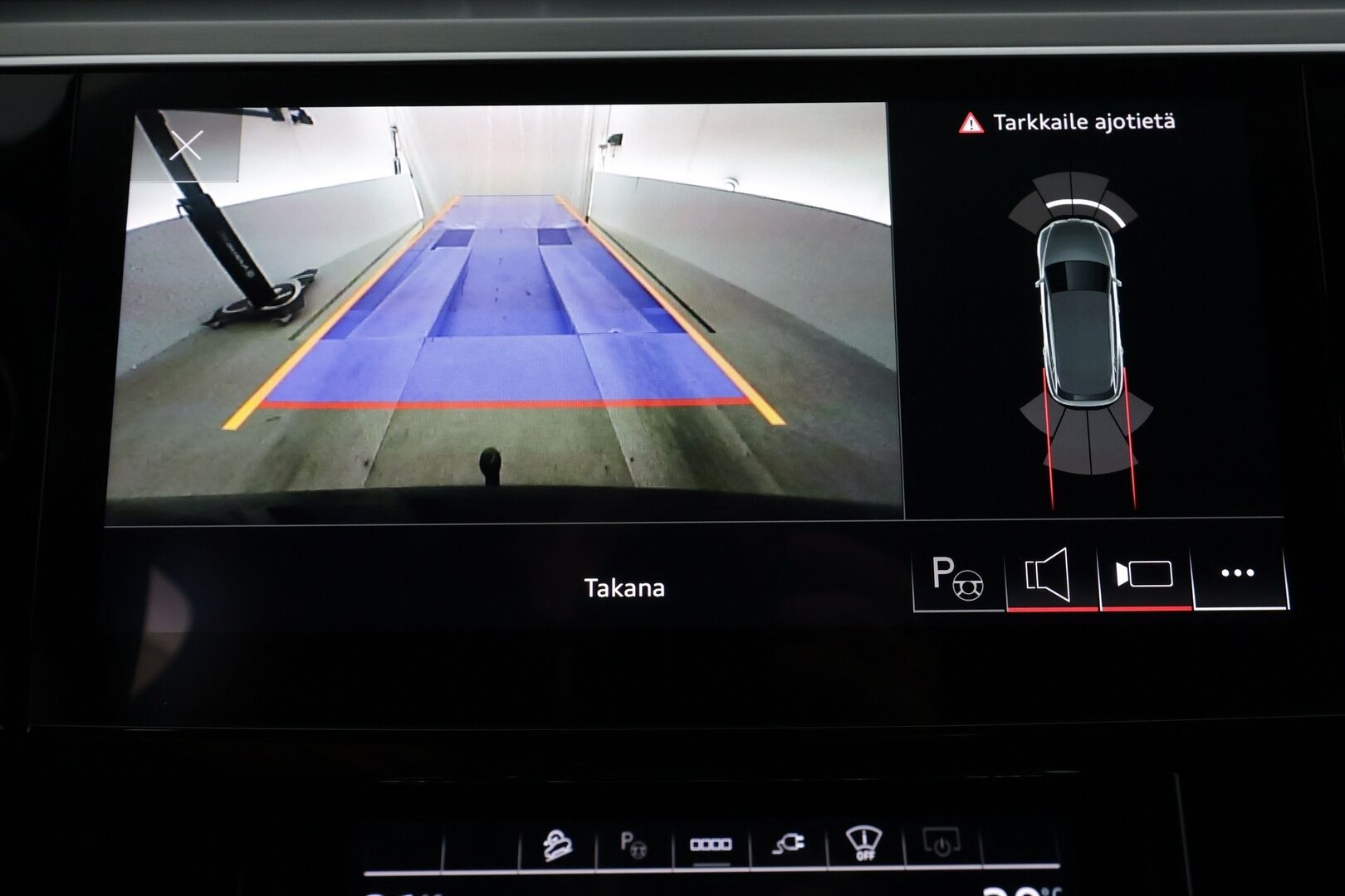 Audi e-tron 2022 Edition S line 55 quattro - | ACC | Lisälämmitin | Koukku | Matrix-LED | HUD | Muistipenkki | P.Kamera | Sporttinahat | Ilma-alusta | B&O | Apple&Android | Merkkihuollettu | Kahdet Renkaat |
