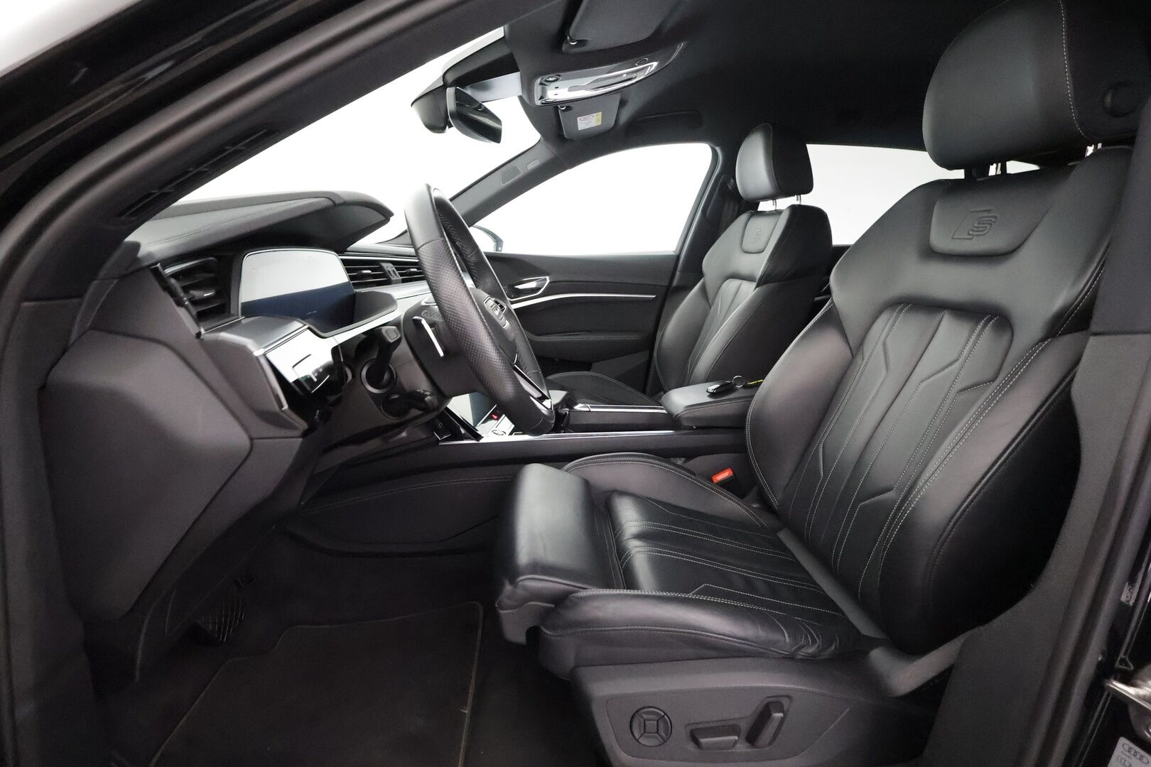 Audi e-tron 2022 Edition S line 55 quattro - | ACC | Lisälämmitin | Koukku | Matrix-LED | HUD | Muistipenkki | P.Kamera | Sporttinahat | Ilma-alusta | B&O | Apple&Android | Merkkihuollettu | Kahdet Renkaat |