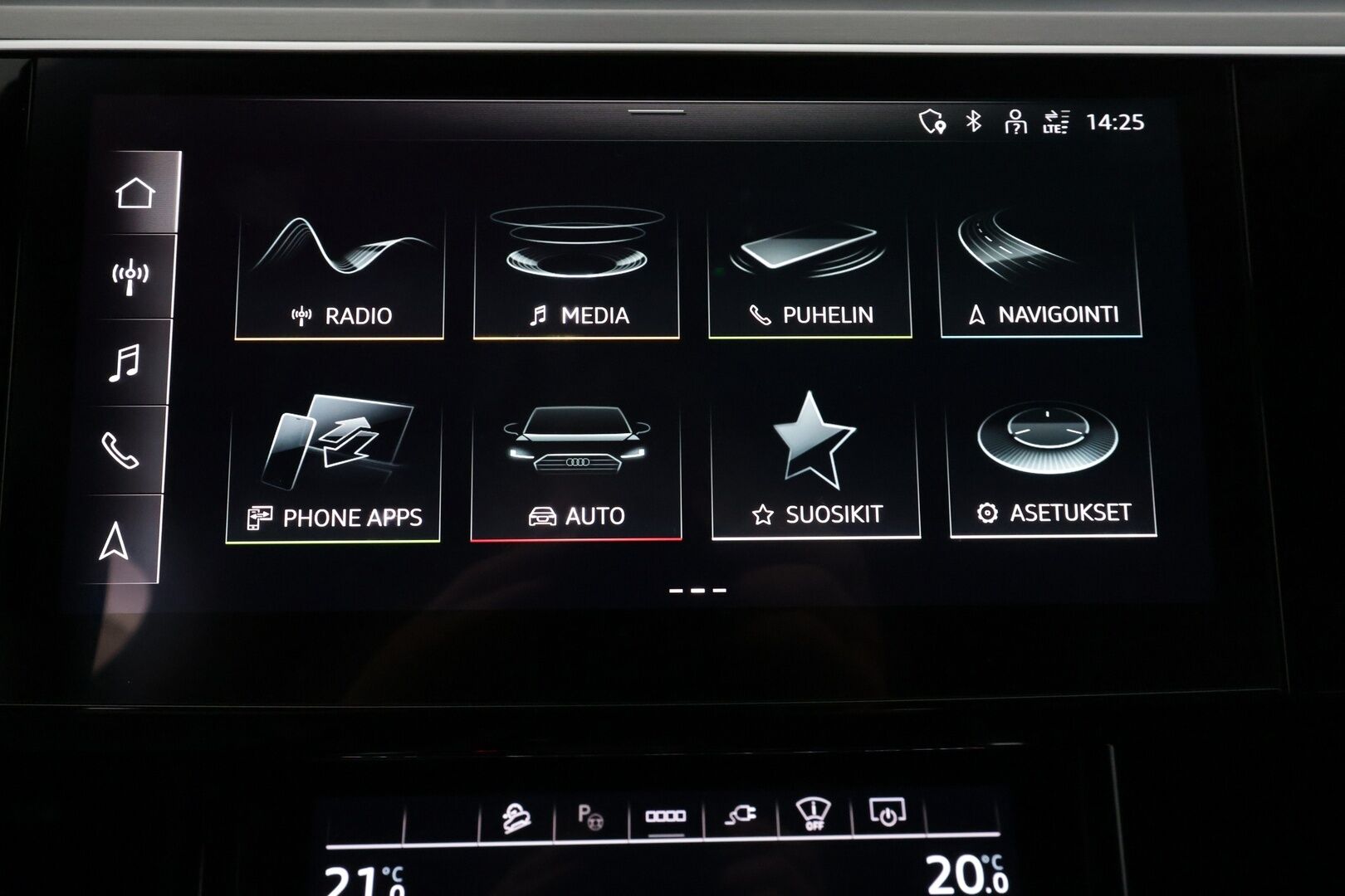 Audi e-tron 2022 Edition S line 55 quattro - | ACC | Lisälämmitin | Koukku | Matrix-LED | HUD | Muistipenkki | P.Kamera | Sporttinahat | Ilma-alusta | B&O | Apple&Android | Merkkihuollettu | Kahdet Renkaat |