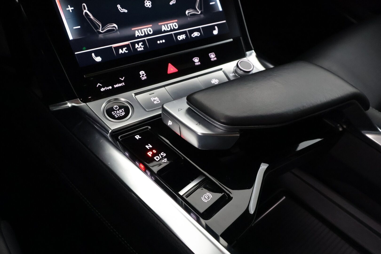 Audi e-tron 2022 Edition S line 55 quattro - | ACC | Lisälämmitin | Koukku | Matrix-LED | HUD | Muistipenkki | P.Kamera | Sporttinahat | Ilma-alusta | B&O | Apple&Android | Merkkihuollettu | Kahdet Renkaat |