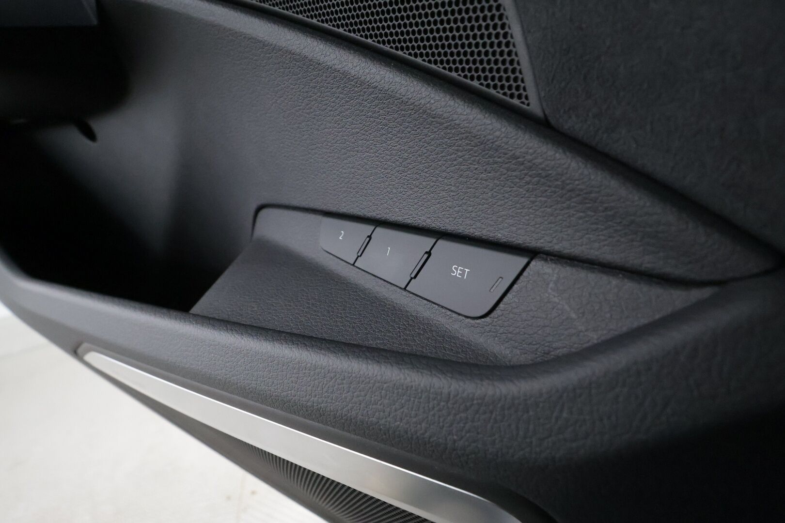 Audi e-tron 2022 Edition S line 55 quattro - | ACC | Lisälämmitin | Koukku | Matrix-LED | HUD | Muistipenkki | P.Kamera | Sporttinahat | Ilma-alusta | B&O | Apple&Android | Merkkihuollettu | Kahdet Renkaat |
