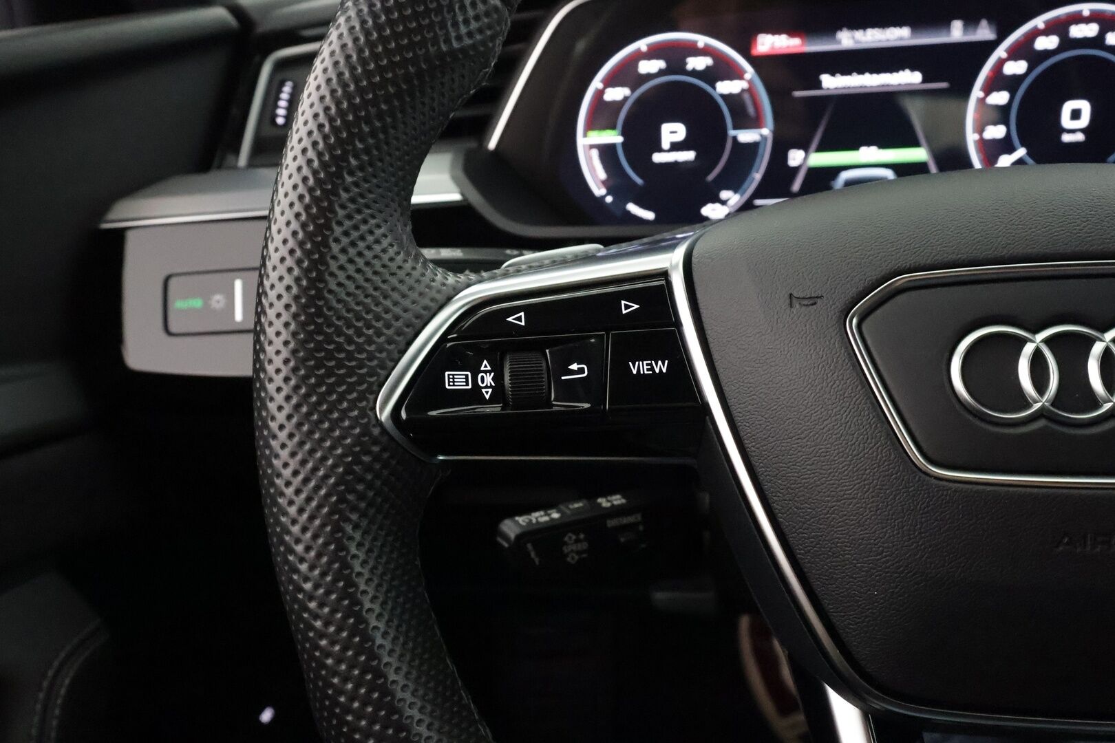 Audi e-tron 2022 Edition S line 55 quattro - | ACC | Lisälämmitin | Koukku | Matrix-LED | HUD | Muistipenkki | P.Kamera | Sporttinahat | Ilma-alusta | B&O | Apple&Android | Merkkihuollettu | Kahdet Renkaat |