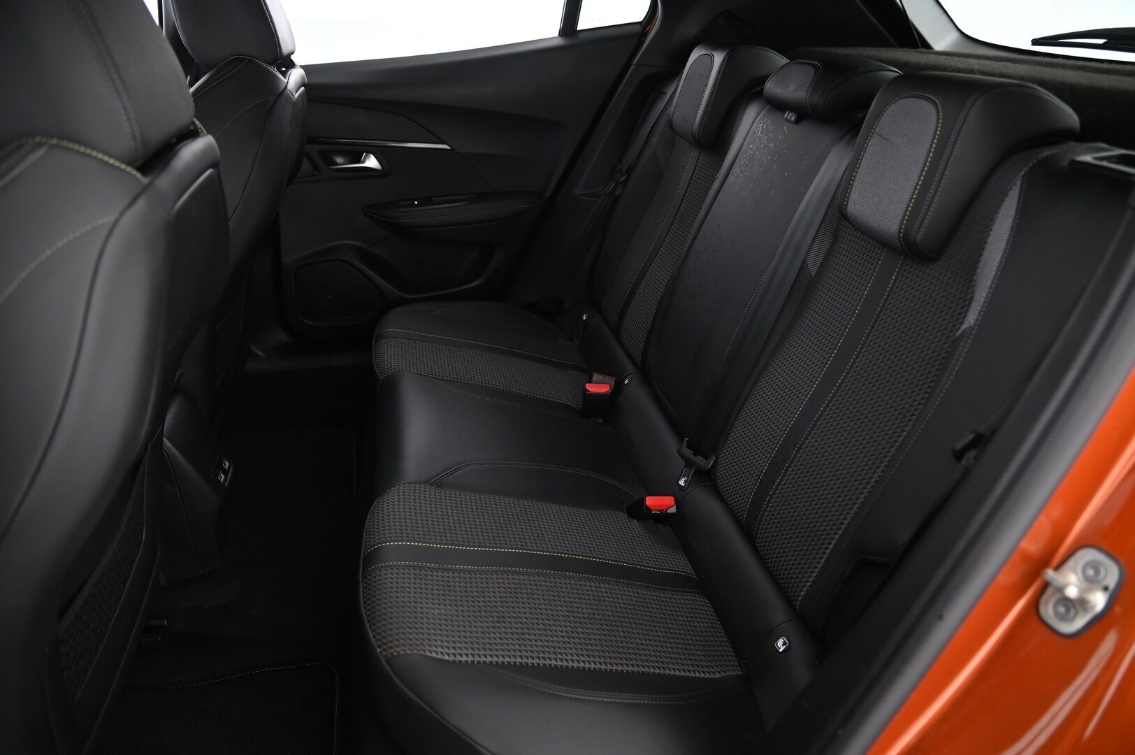 Peugeot e-2008 2023 GT 50 kWh 136 Automaatti *P.kamera / 3D Digimittaristo / ACC / Navigointi* - *Juuri saapunut / Merkkihuollettu*