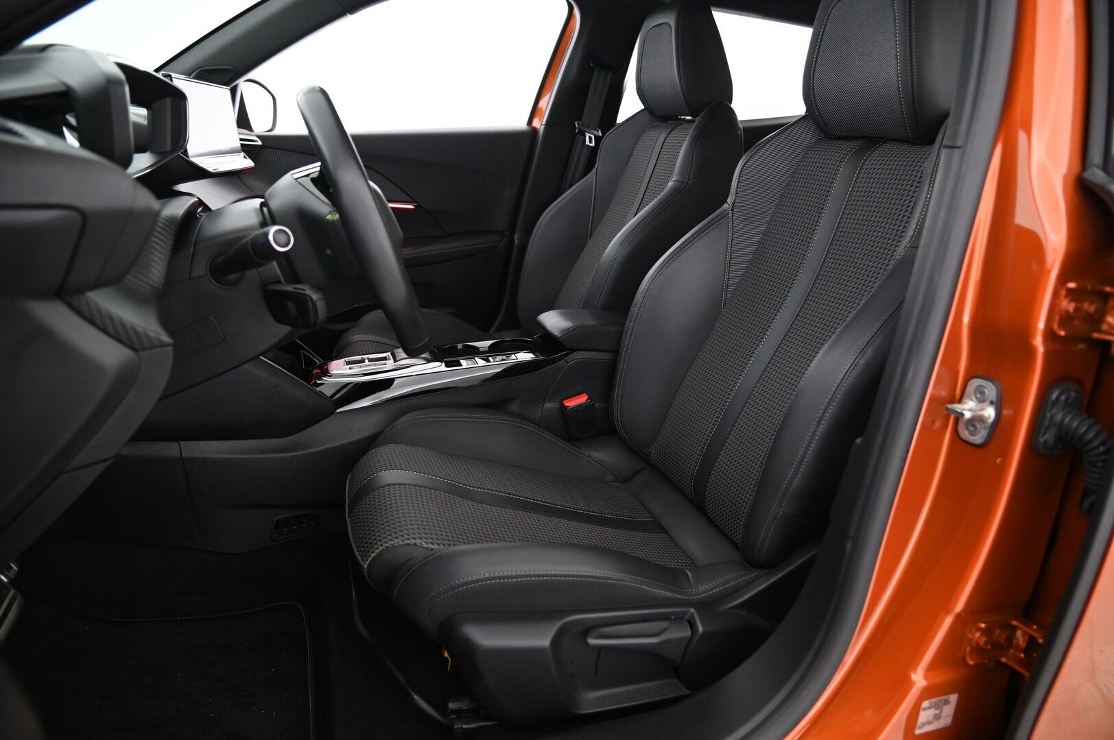 Peugeot e-2008 2023 GT 50 kWh 136 Automaatti *P.kamera / 3D Digimittaristo / ACC / Navigointi* - *Juuri saapunut / Merkkihuollettu*