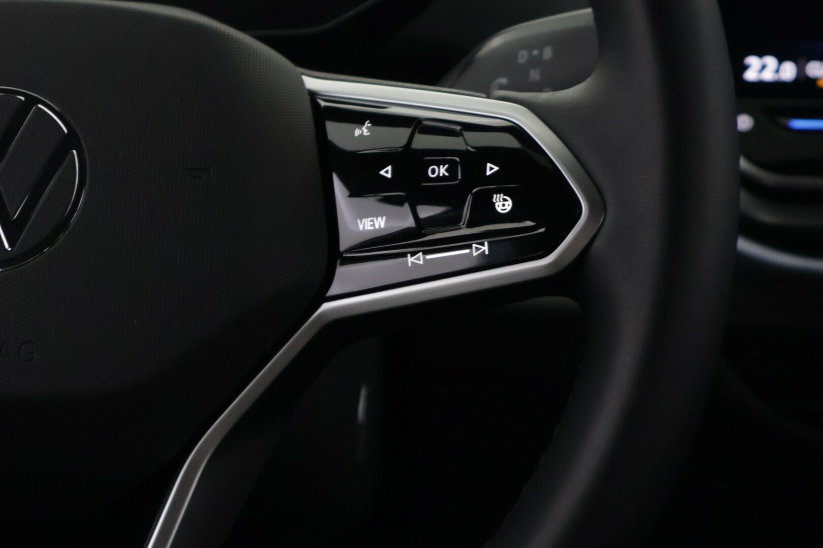 Volkswagen ID.4 2025 ID.4 PURE 125KW * ACC / ILP / Akuston esilämmitys / Peruutuskamera / Navi / Nahka/Alcantara-verhoilu * - Uudemmalla keskinäytöllä / Todella vähän ajettu / Kahdet renkaat / Akku kuntotarkastettu