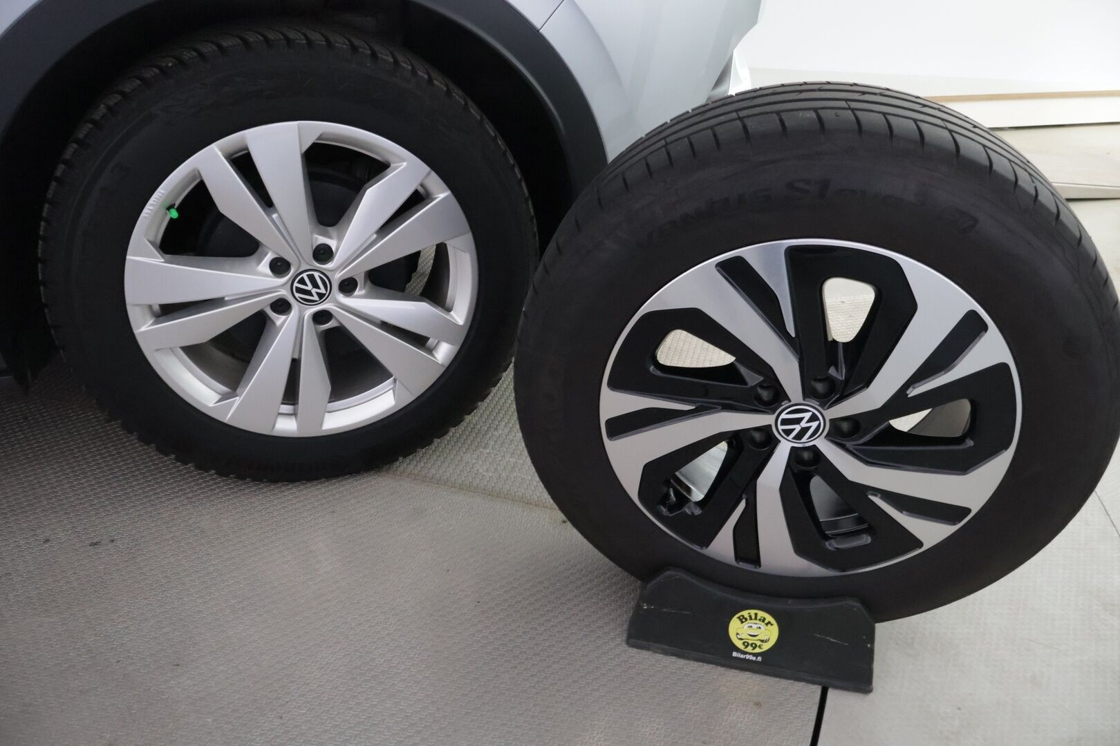 Volkswagen ID.4 2025 ID.4 PURE 125KW * ACC / ILP / Akuston esilämmitys / Peruutuskamera / Navi / Nahka/Alcantara-verhoilu * - Uudemmalla keskinäytöllä / Todella vähän ajettu / Kahdet renkaat / Akku kuntotarkastettu