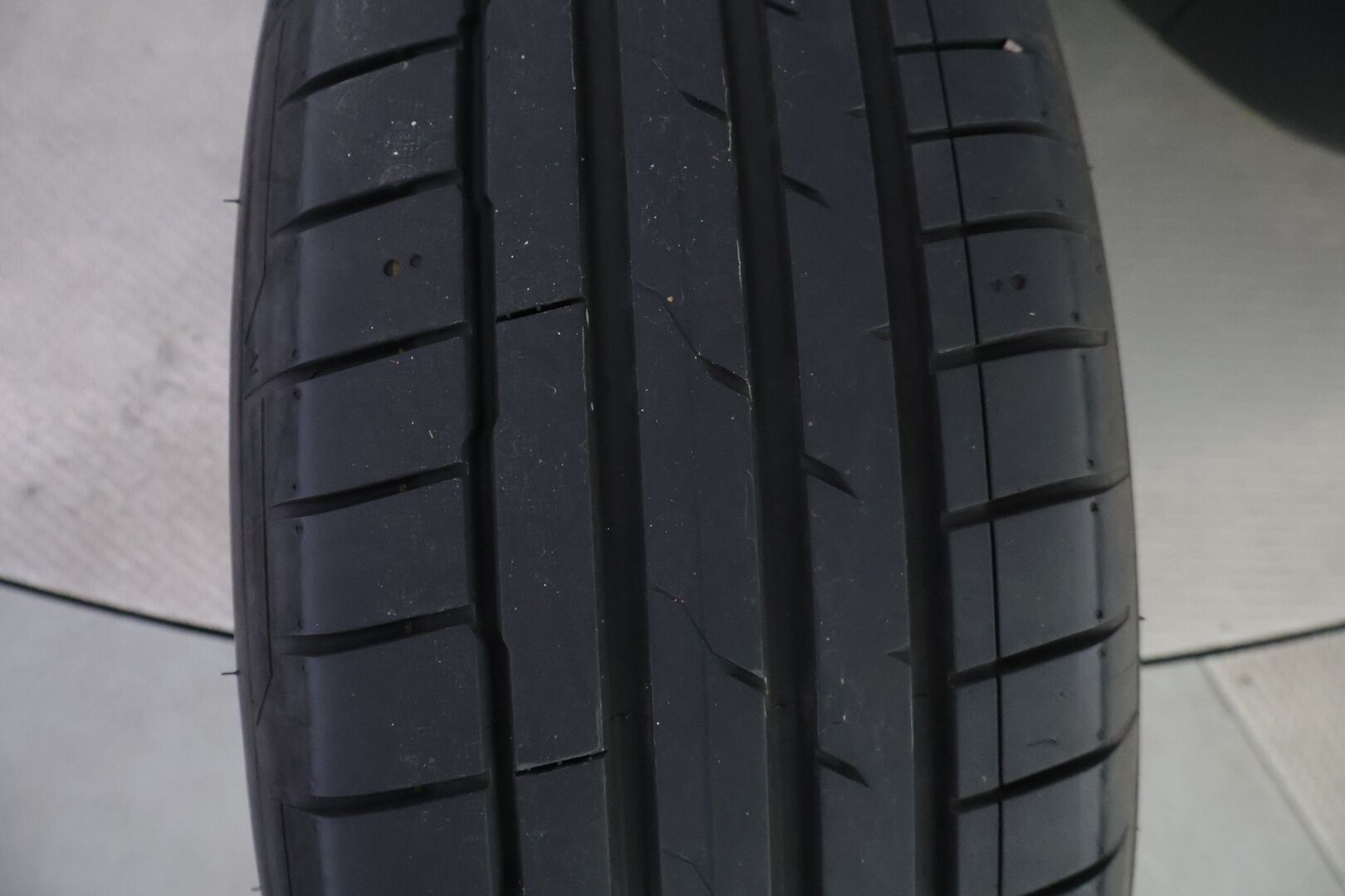 Volkswagen ID.4 2025 ID.4 PURE 125KW - ACC | ILP | Akuston esilämmitys | Peruutuskamera | Navi | Nahka/Alcantara-verhoilu | Uudemmalla keskinäytöllä | Kahdet renkaat | Akku kuntotarkastettu 
