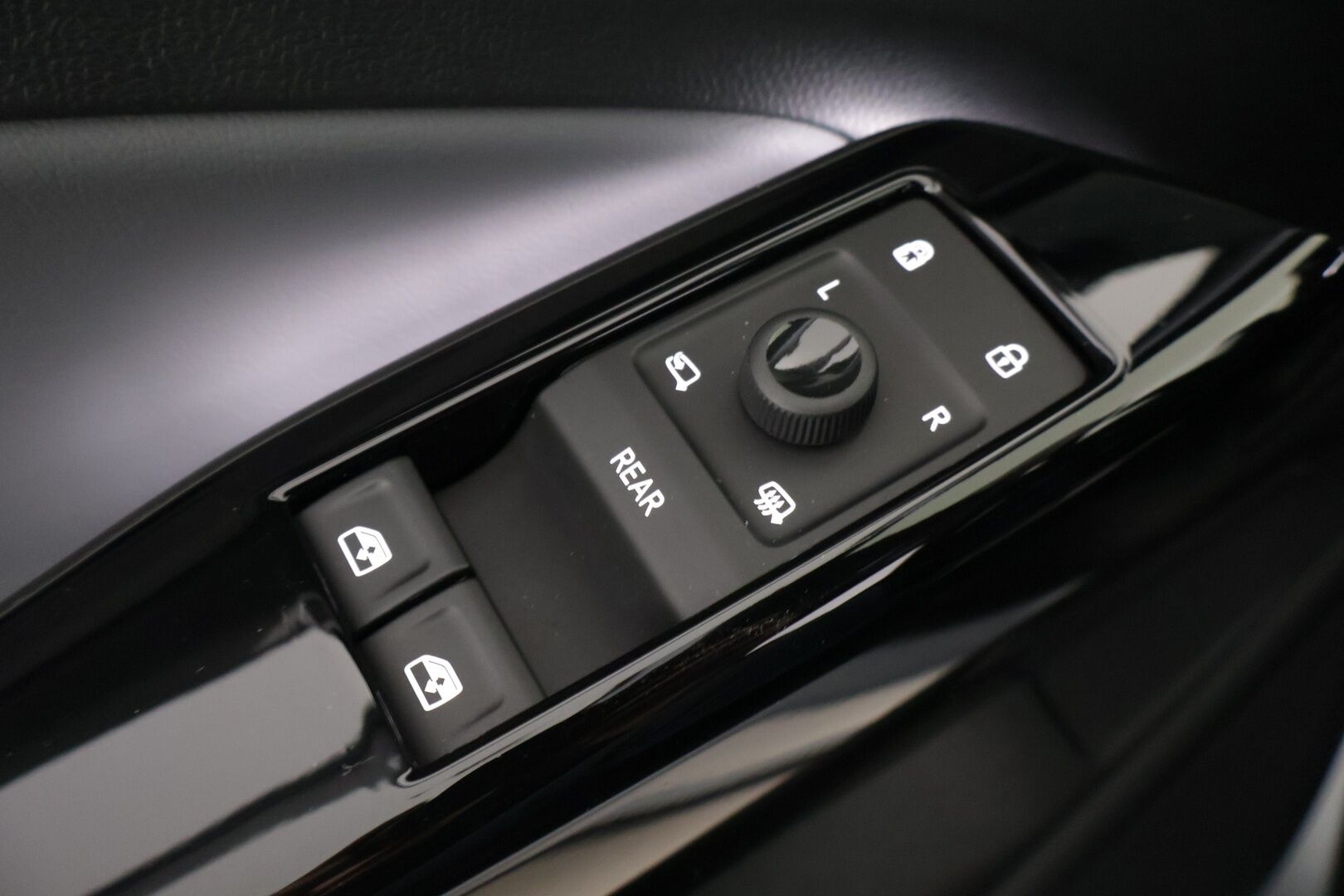 Volkswagen ID.4 2025 ID.4 PURE 125KW * ACC /  Lane Assist / Kahdet renkaat*Navi / - Todella vähän ajettu / Kahdet renkaat / Akku kuntotarkastettu