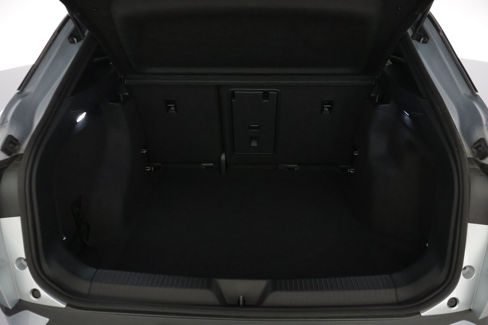 Volkswagen ID.4 2025 ID.4 PURE 125KW - ACC | ILP | Akuston esilämmitys | Peruutuskamera | Navi | Nahka/Alcantara-verhoilu | Uudemmalla keskinäytöllä | Kahdet renkaat | Akku kuntotarkastettu 