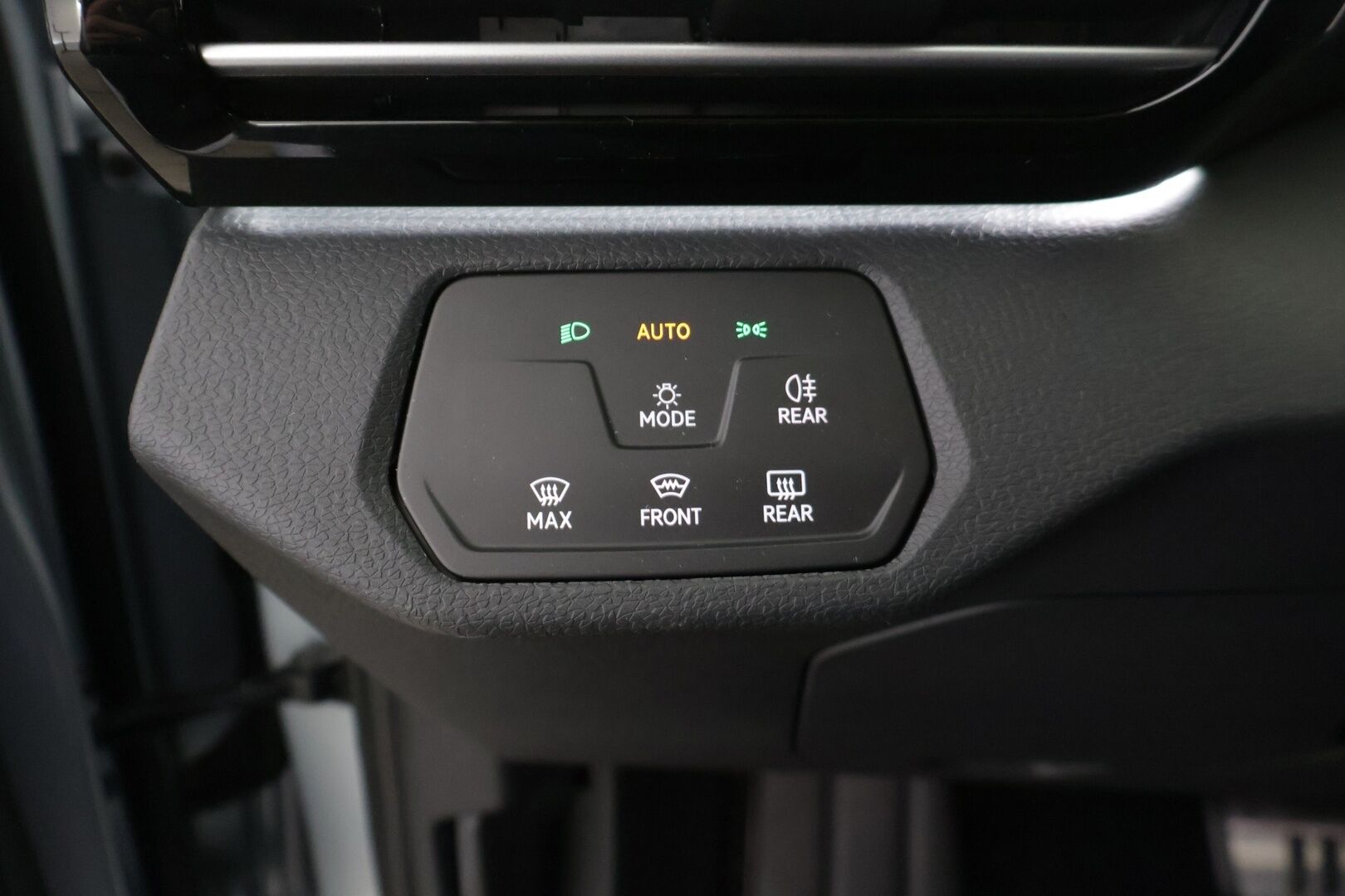 Volkswagen ID.4 2025 ID.4 PURE 125KW - ACC | ILP | Akuston esilämmitys | Peruutuskamera | Navi | Nahka/Alcantara-verhoilu | Uudemmalla keskinäytöllä | Kahdet renkaat | Akku kuntotarkastettu 