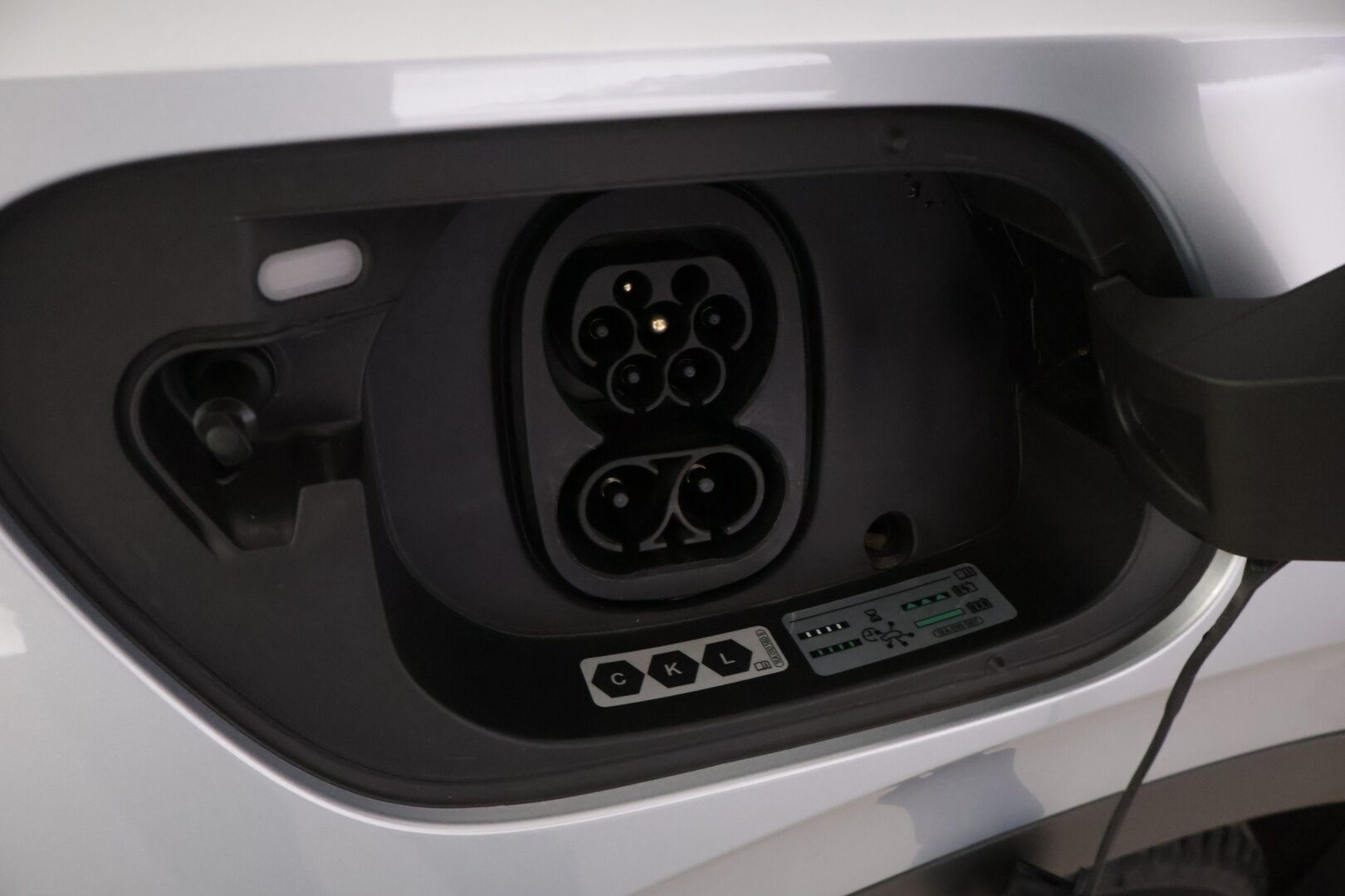 Volkswagen ID.4 2025 ID.4 PURE 125KW - ACC | ILP | Akuston esilämmitys | Peruutuskamera | Navi | Nahka/Alcantara-verhoilu | Uudemmalla keskinäytöllä | Kahdet renkaat | Akku kuntotarkastettu 