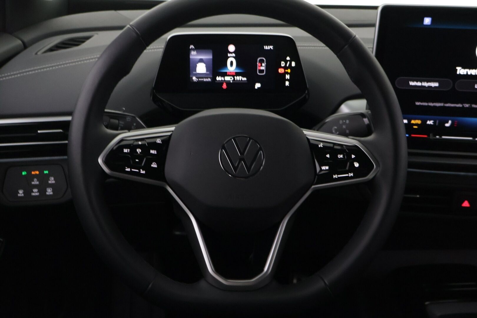 Volkswagen ID.4 2025 ID.4 PURE 125KW * ACC / ILP / Akuston esilämmitys / Peruutuskamera / Navi / Nahka/Alcantara-verhoilu * - Uudemmalla keskinäytöllä / Todella vähän ajettu / Kahdet renkaat / Akku kuntotarkastettu - HULLUT AVAJAISHULINAT KORKOTARJOUS 3,29 %