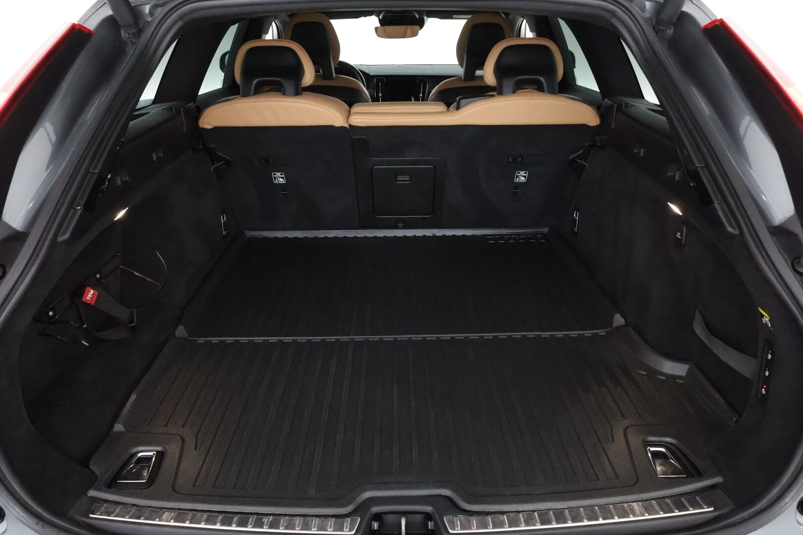 Volvo V90 CROSS COUNTRY 2017 D5 AWD Geartronic Inscription Pro  *Panorama / Konjakkinahat muistilla / Koukku / ACC / Webasto / Kamera / Pilot assist* - Webasto / Pilot Assist / Panorama / Koukku / P-kamera / Sporttipenkki Muistilla / 2x renkaat / Apple&Android / KeylessGo